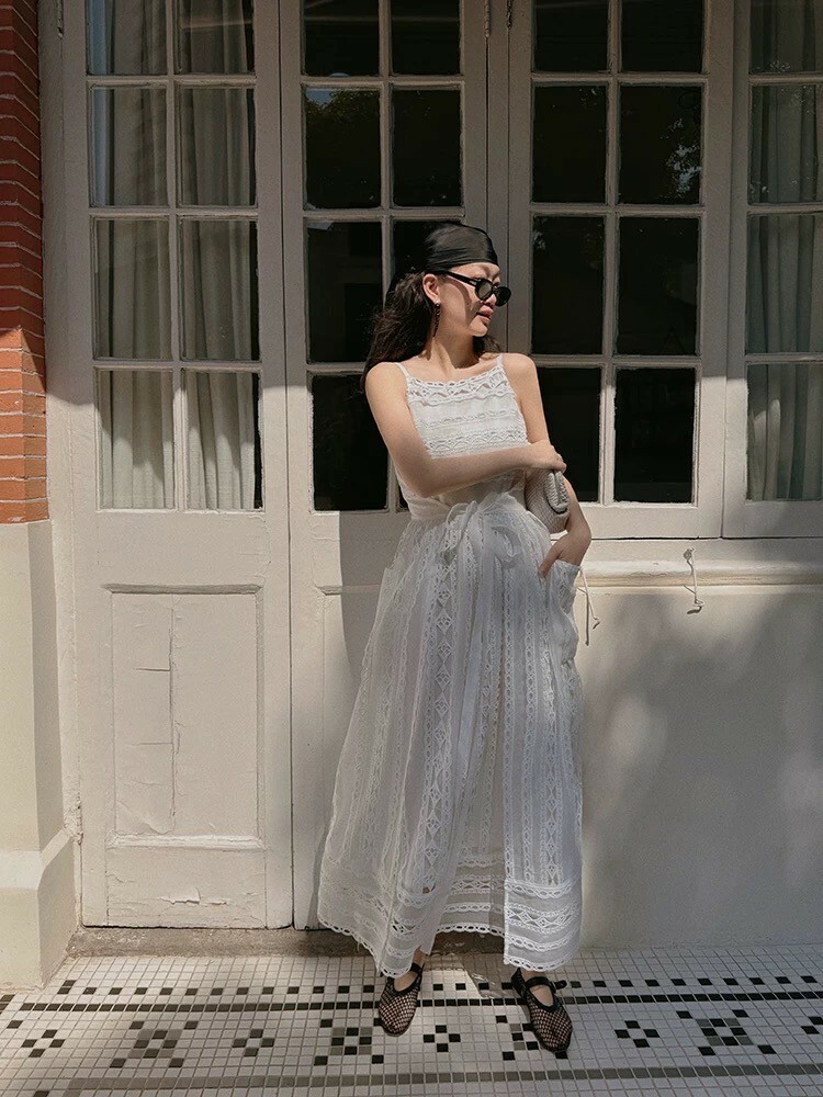 雲朵白削肩綁帶收腰造型蕾絲長洋裝XS-L (Elegant & Love)