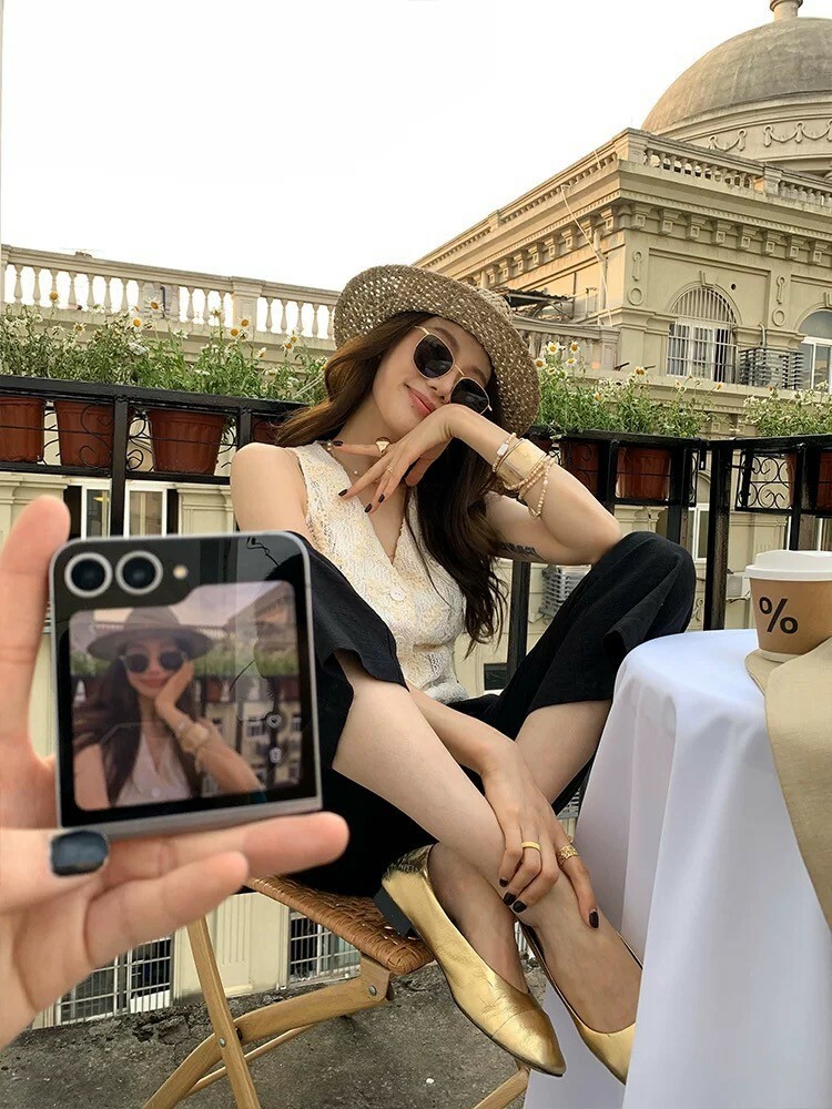 奶油白蕾絲V領排釦背心上衣S-L (Elegant & Love)