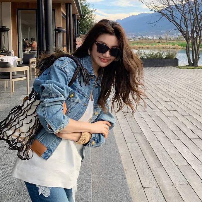 後皮標釦環收腰造型翻領牛仔外套S-L (Elegant & Love)