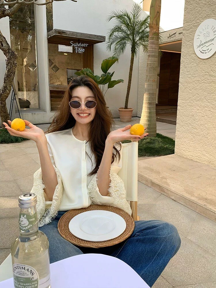 奶油白睫毛蕾絲手袖造型圓領上衣S-L (Elegant & Love)