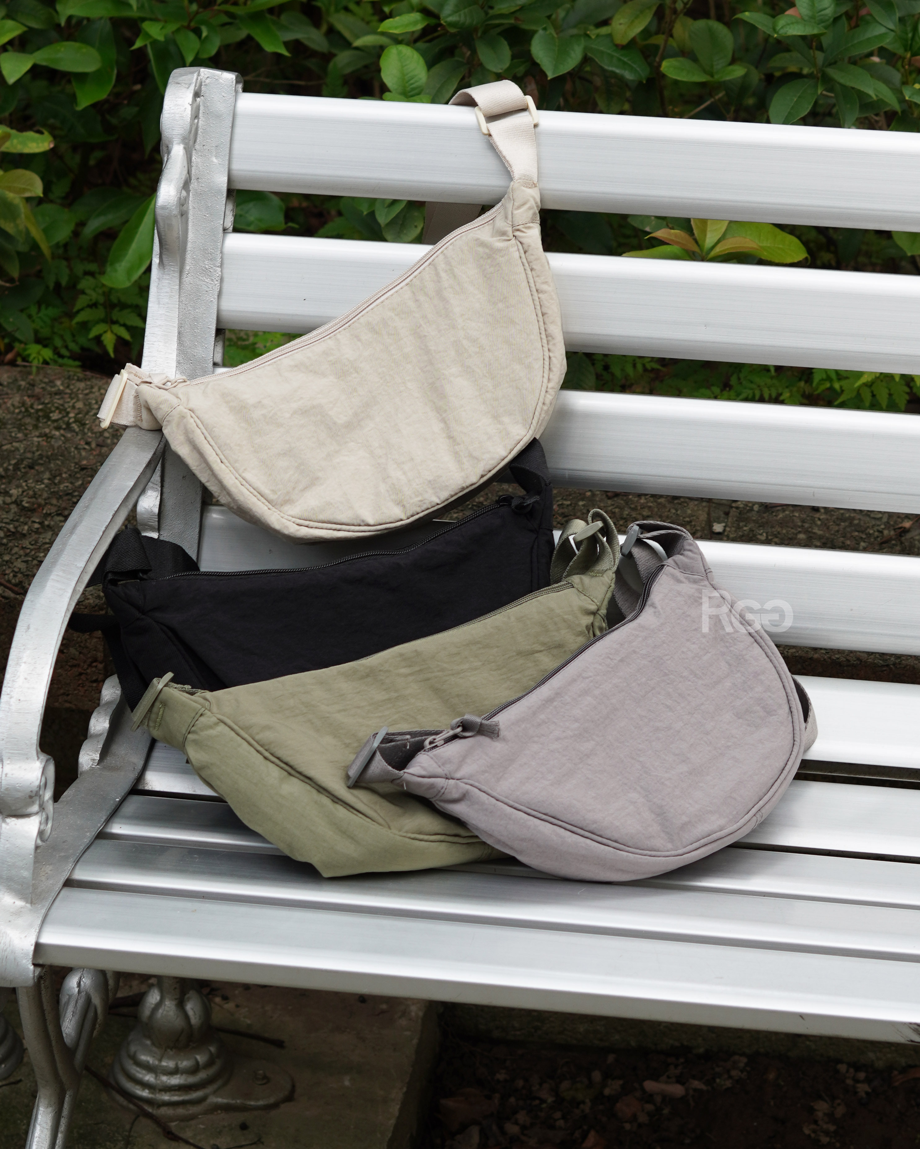 尼龍半月型側背包