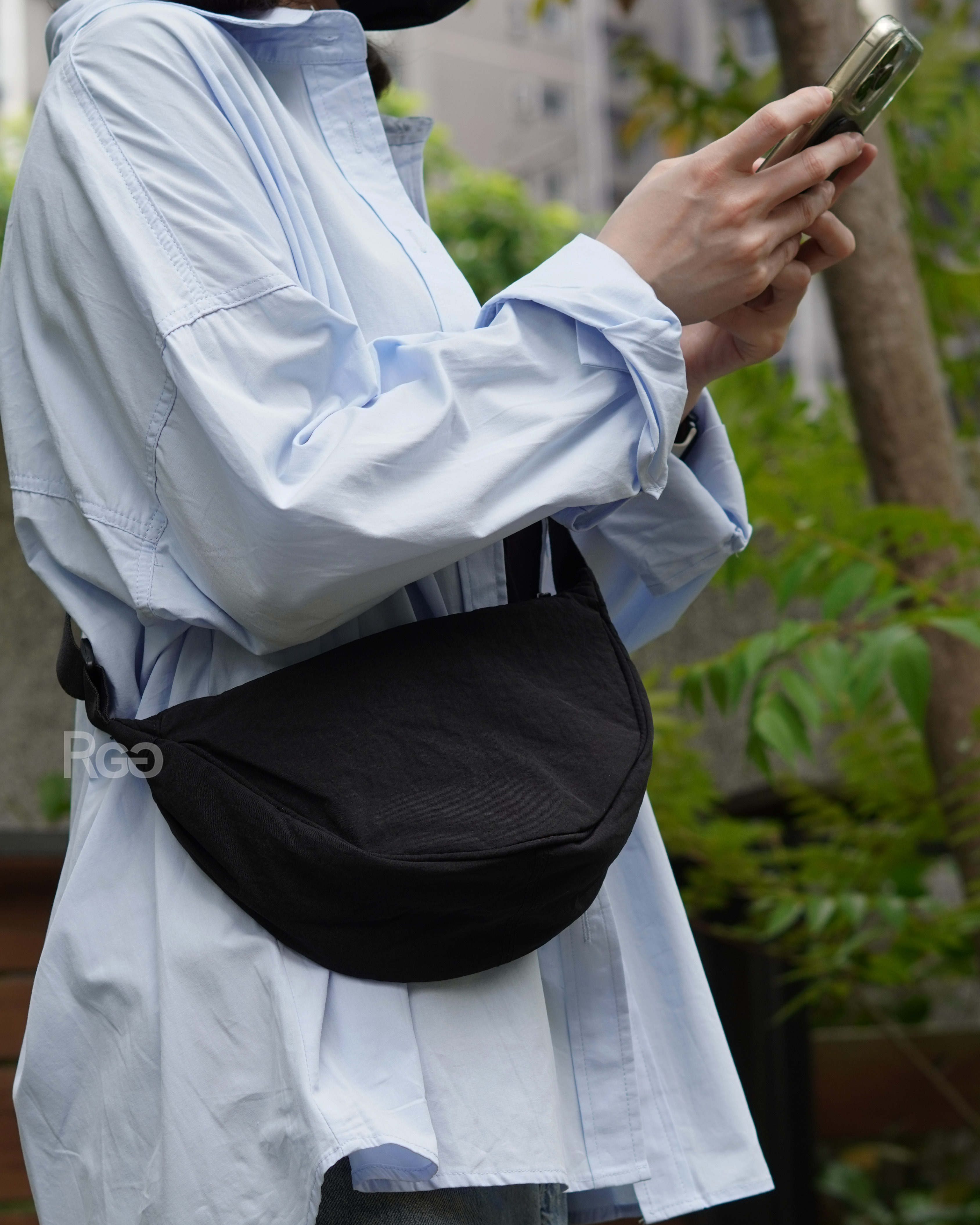 尼龍半月型側背包