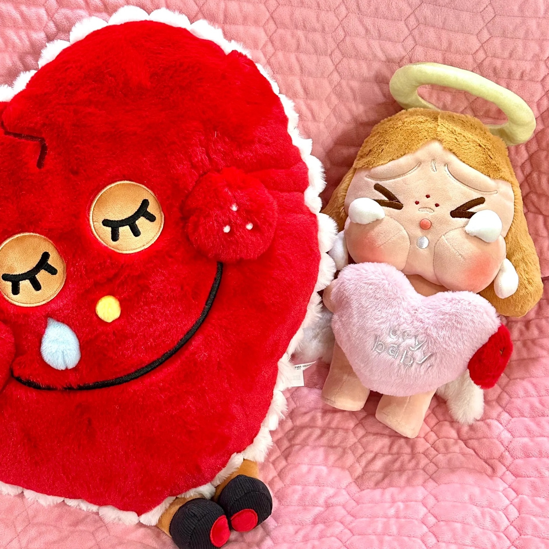 CRYBABY 哭娃 愛神的眼淚系列 毛絨禮盒 發光 玩偶 娃娃 抱枕 / 預購