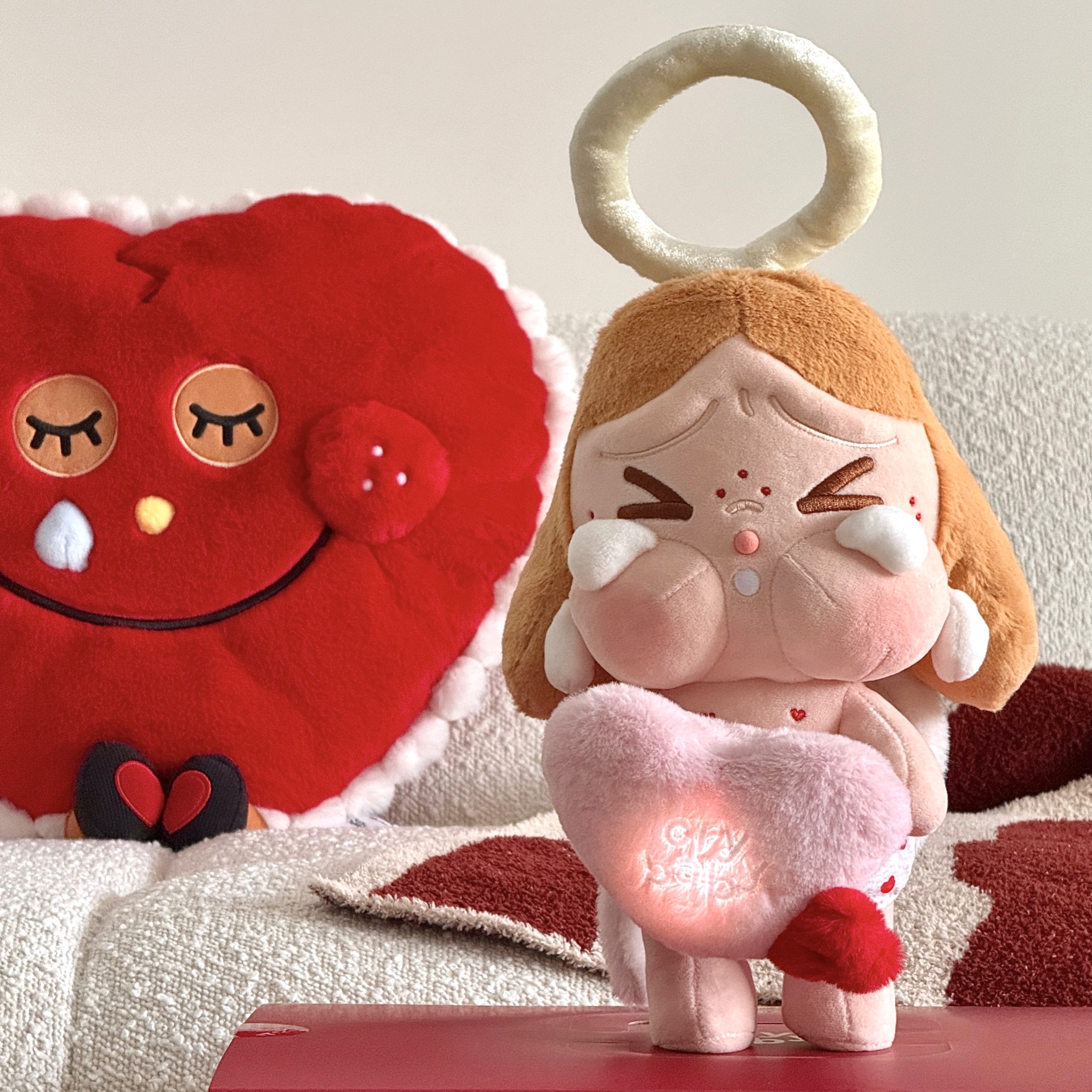 CRYBABY 哭娃 愛神的眼淚系列 毛絨禮盒 發光 玩偶 娃娃 抱枕 / 預購