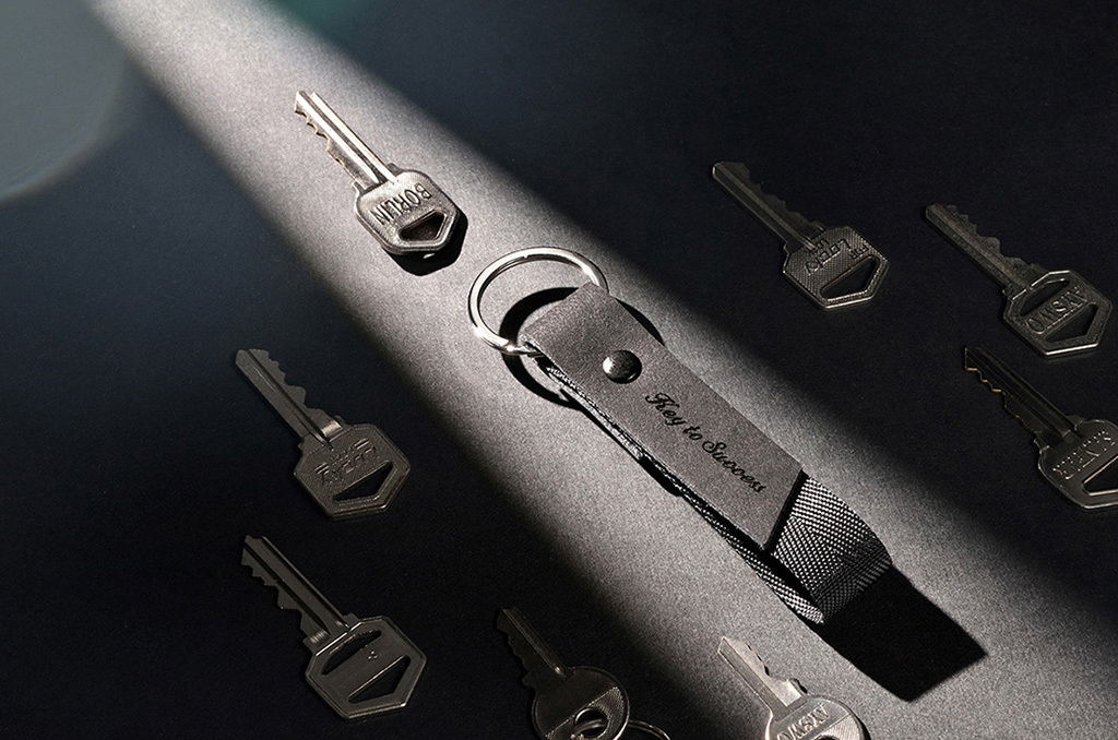 SIPPING CREATIVE 紙革鑰匙圈，象徵開啟未來人生旅程的畢業小禮