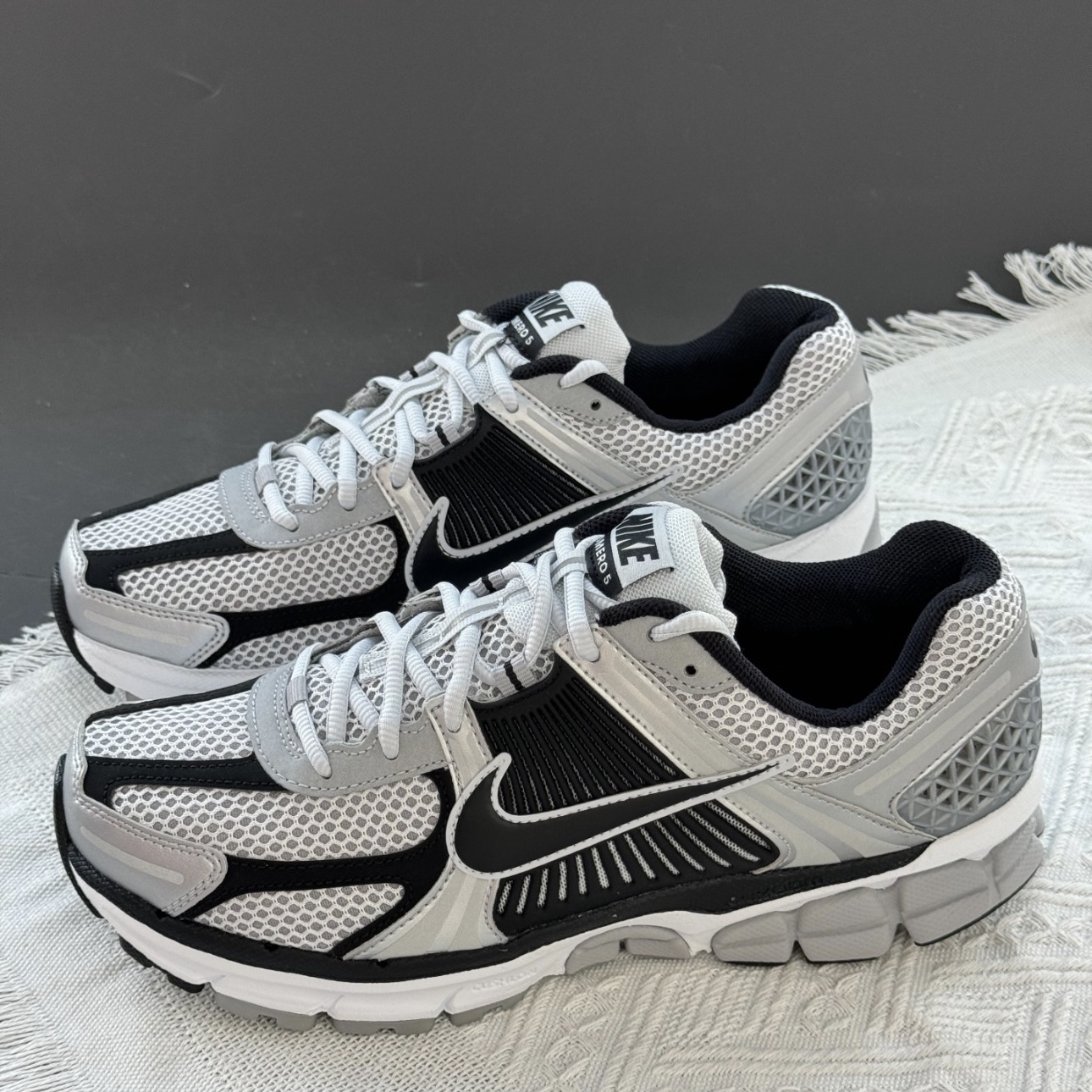 NIKE ZOOM VOMERO 5 金屬銀黑 運動鞋 舒適 男鞋 FJ4151-004