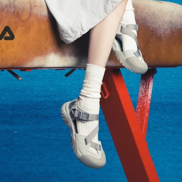 FILA 涼鞋 PEITO 灰 芭蕾風 護趾 運動涼鞋 4S137Z050