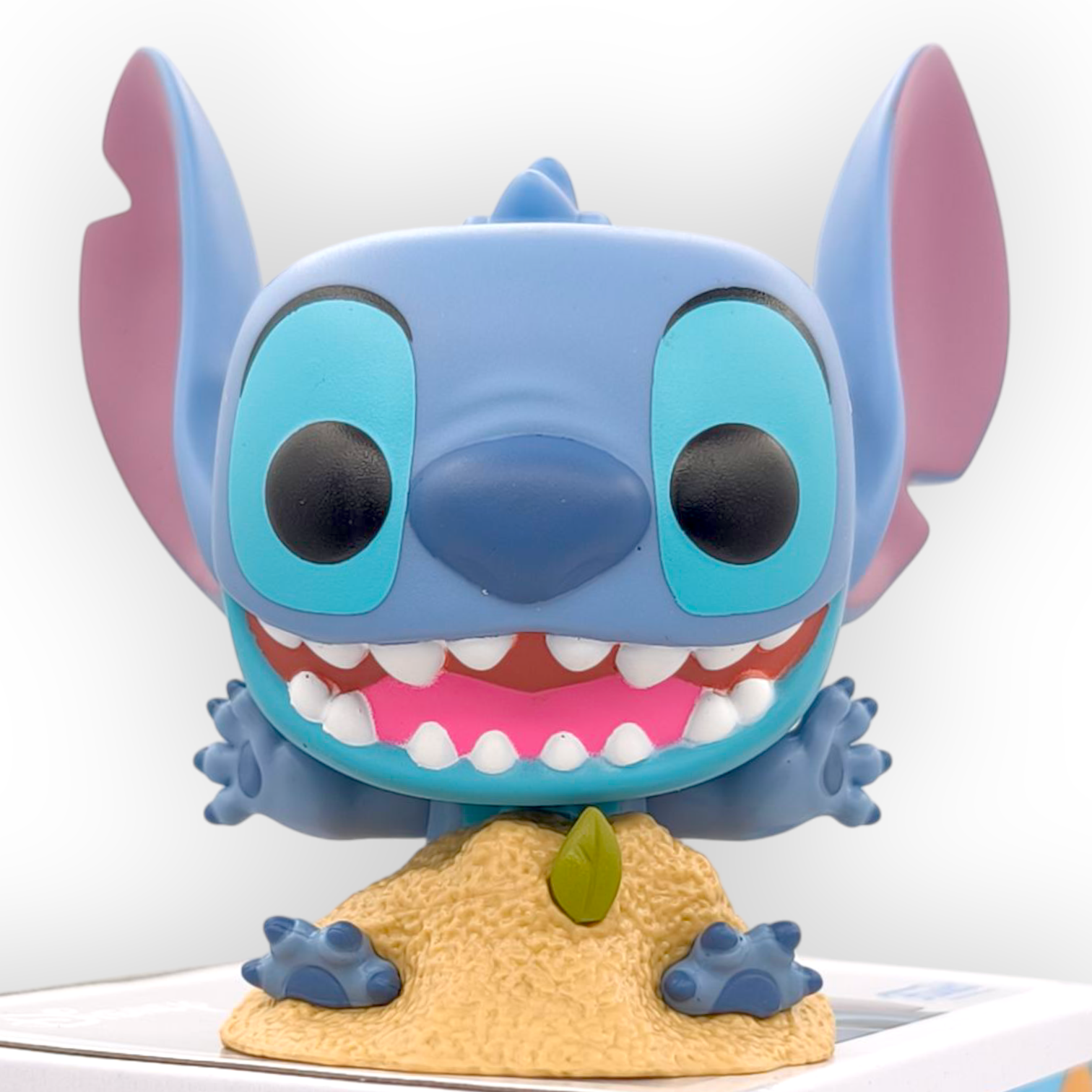 FUNKO POP<扮嘢小魔星>>史迪仔_玩沙-No.1566