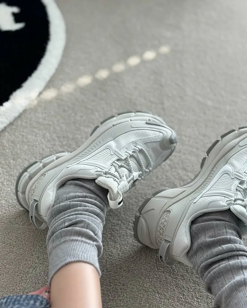 NIKE ZOOM VOMERO ROAM 防潑水 骨白灰