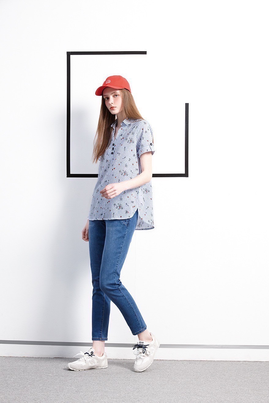夏日白藍條韓版印花領口釦子造型反摺袖修身上衣W6071