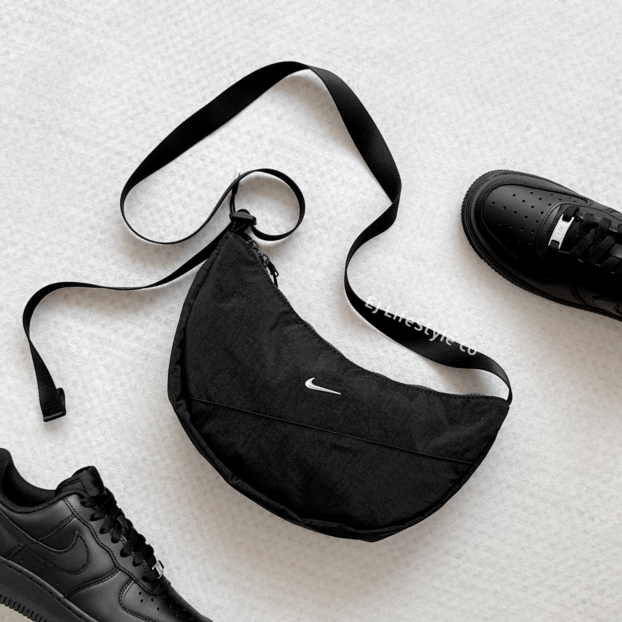 NIKE AURA CRESCENT 銀標 黑色 尼龍 防潑水 可調節 斜背包 側背包 肩背包 HQ4370-010 / 調貨