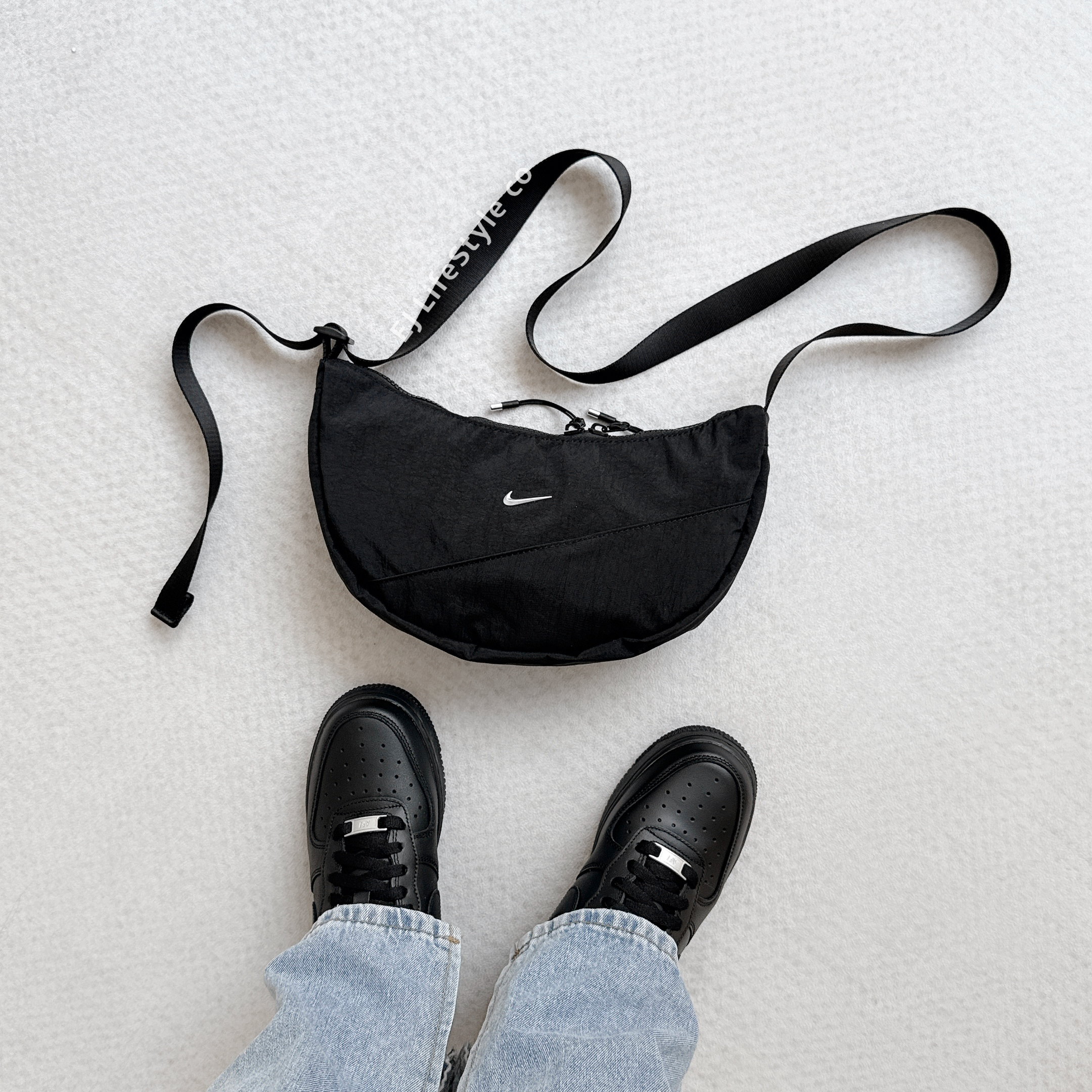 NIKE AURA CRESCENT 銀標 黑色 尼龍 防潑水 可調節 斜背包 側背包 肩背包 HQ4370-010 / 調貨