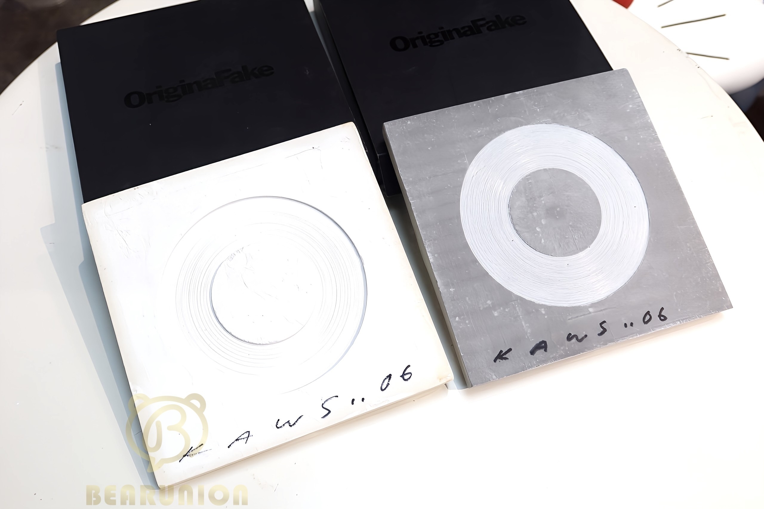 🥇現貨🥇KAWS OriginalFake Store Tiles (Grey & White) (Two Works)