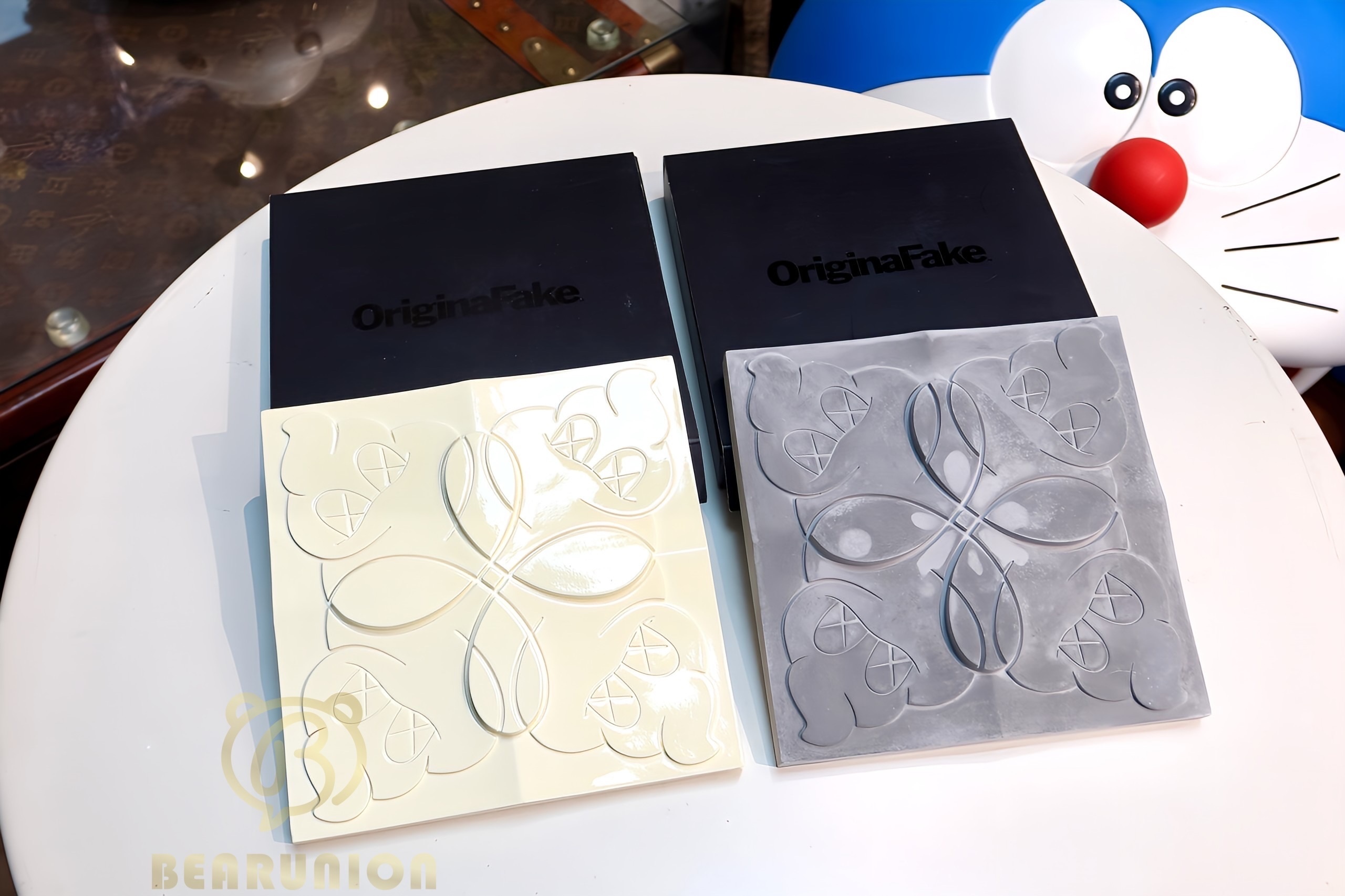 🥇現貨🥇KAWS OriginalFake Store Tiles (Grey & White) (Two Works)