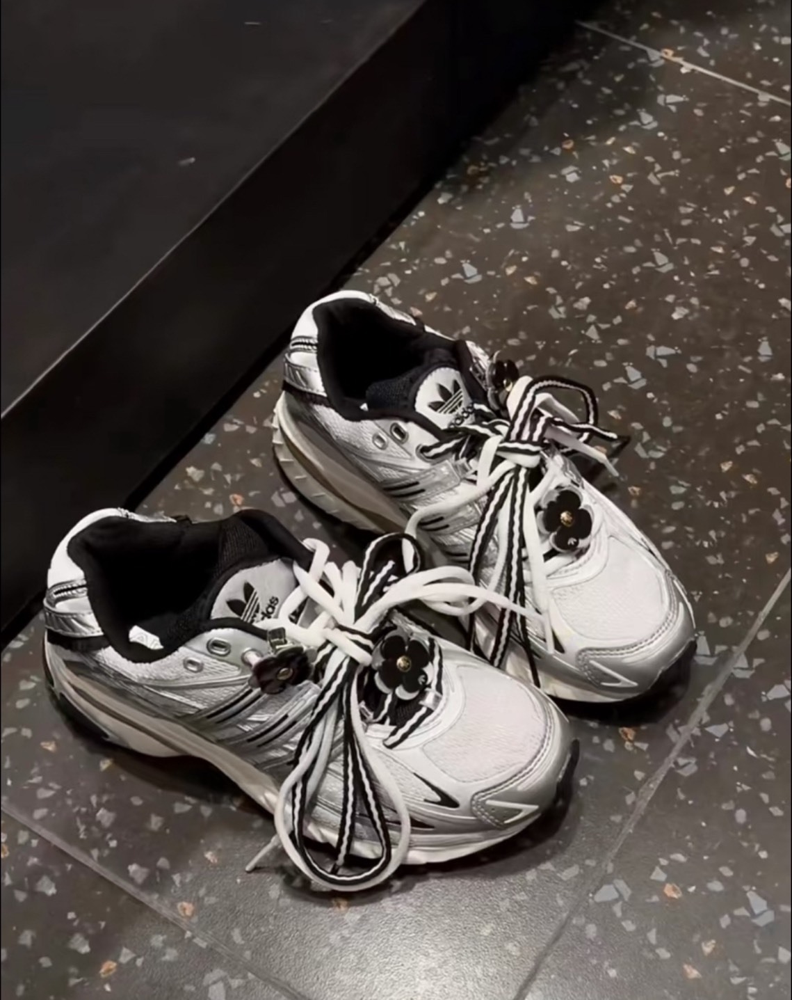 adidas Adistar Cushion 3 銀色 女款休閒鞋