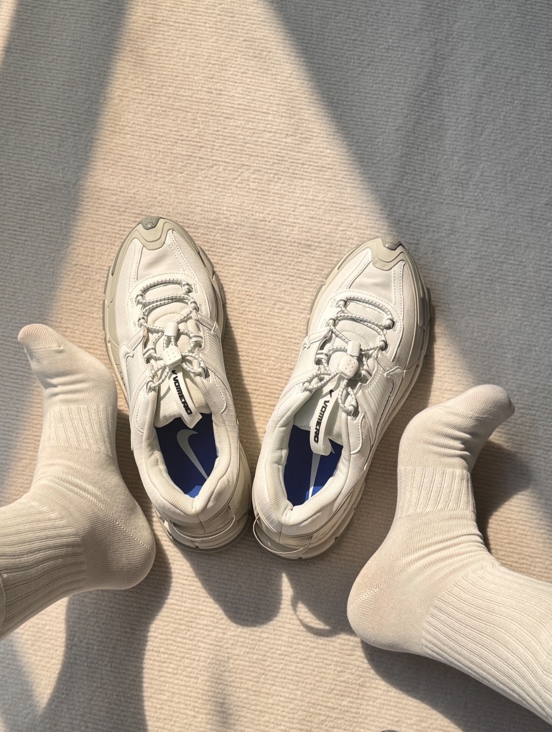 Nike Zoom Vomero Roam 灰白 女款跑鞋