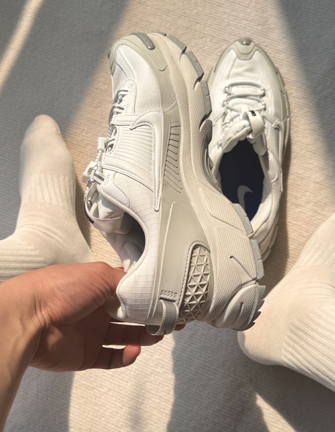 Nike Zoom Vomero Roam 灰白 女款跑鞋