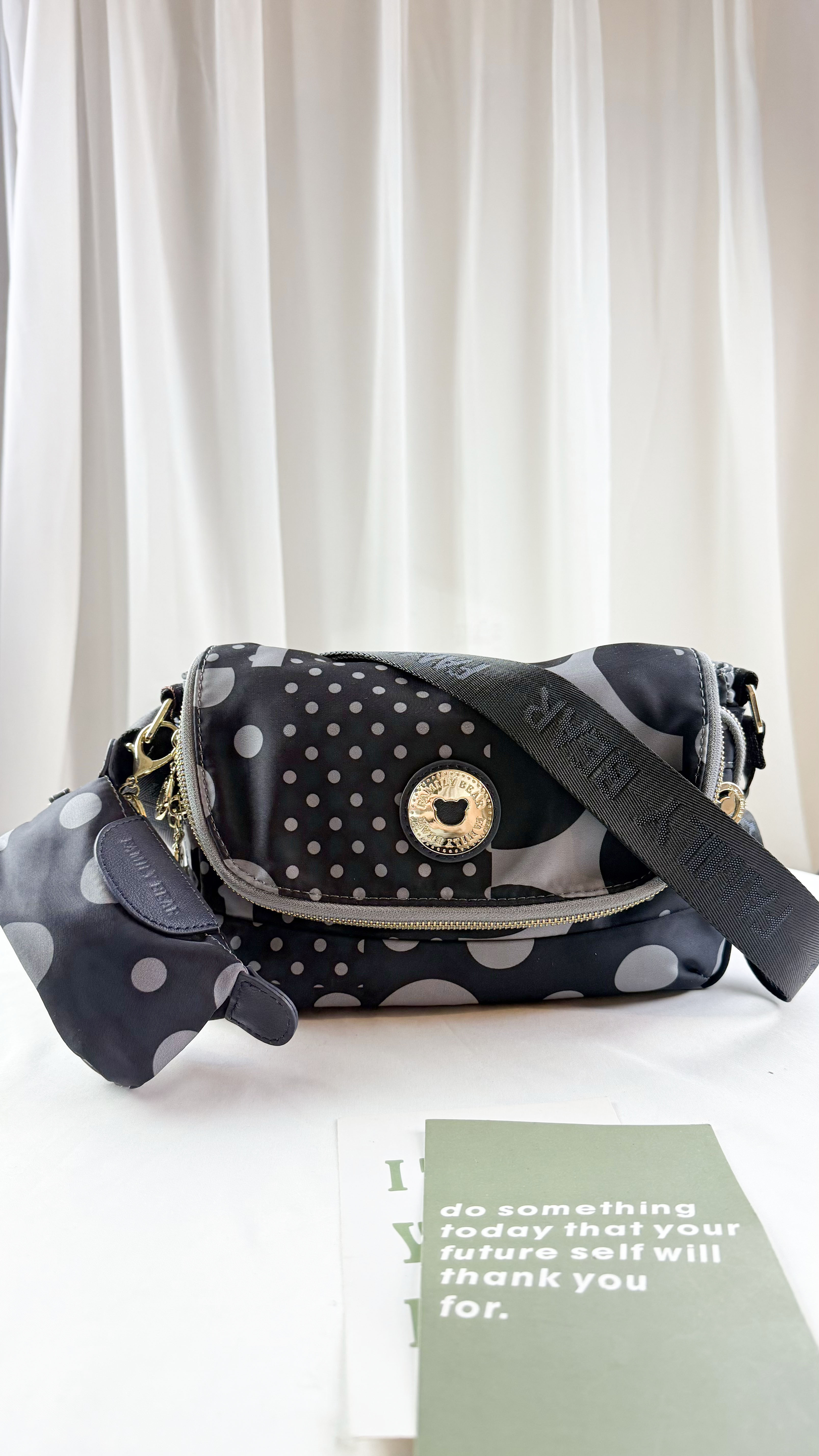 FamilyBear 灰點點防潑水側背包  #2253