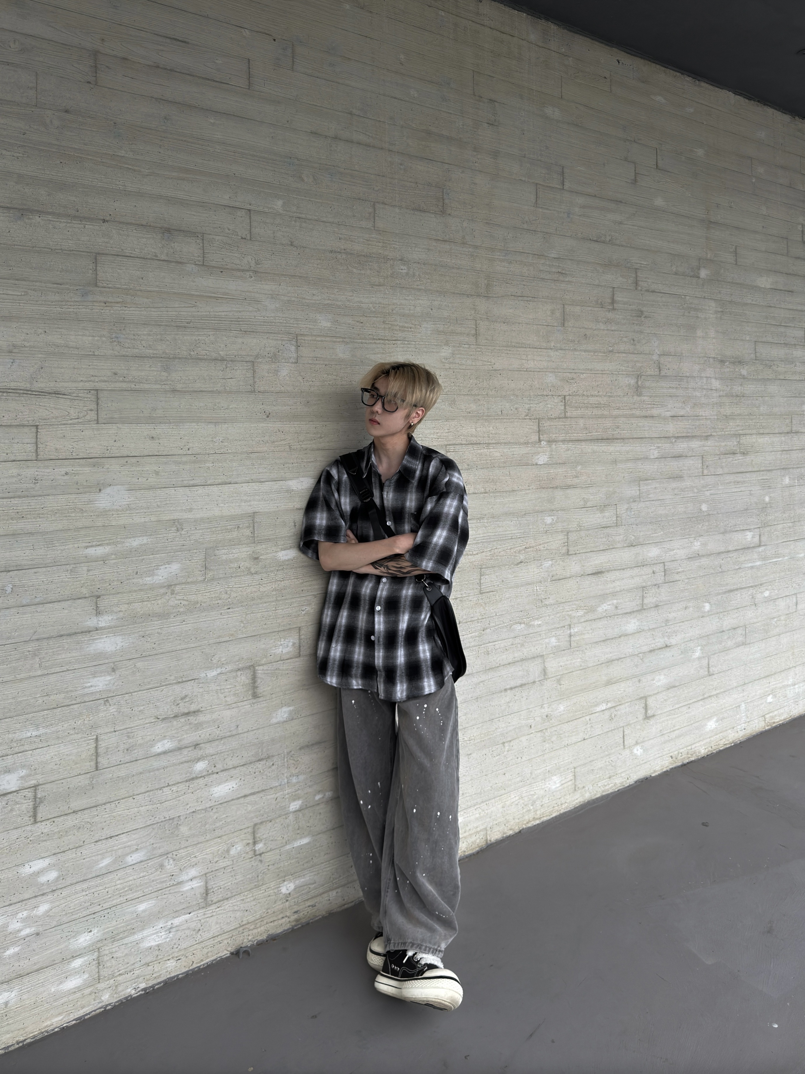 (現貨) 潑墨水洗彎刀牛仔褲