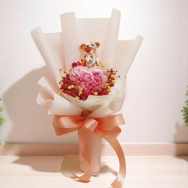 復古碎花小熊愛心康乃馨花束,Rabbit Love Carnation Bouquet, Retro Floral Bear Love Carnation Bouquet
