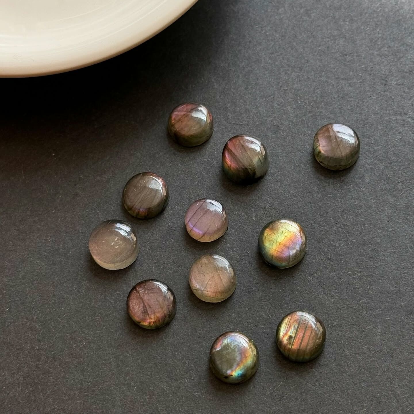 [原石] 紫光拉長石 水晶蛋面 圓形蛋面