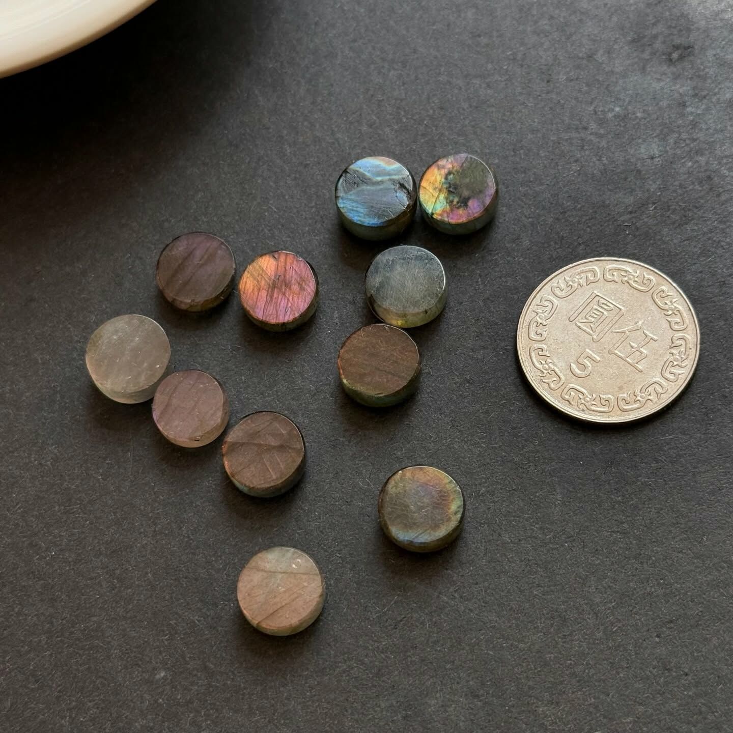 [原石] 紫光拉長石 水晶蛋面 圓形蛋面