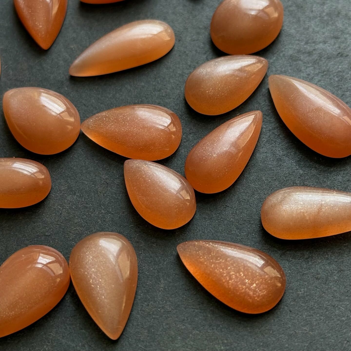 [原石] 蜜桃月光石 / 橙月光石 水晶墜面 水晶蛋面