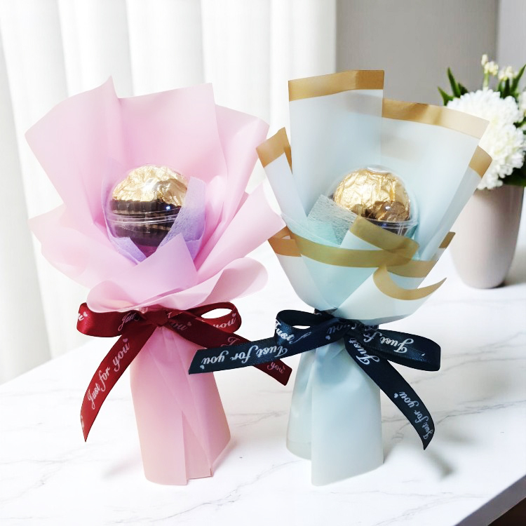 粉色藍色單朵金莎小花束,單顆迷你金莎花束,Pink and blue single Ferrero Rocher small bouquet, mini Ferrero Rocher bouquet