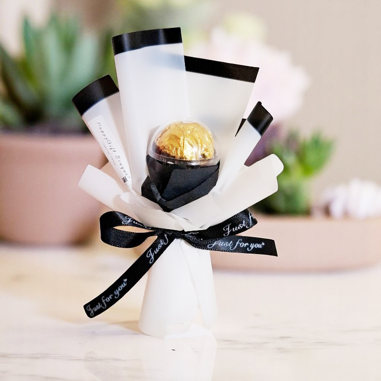 白色單朵金莎小花束,單顆迷你金莎花束,white single Ferrero Rocher small bouquet, mini Ferrero Rocher bouquet