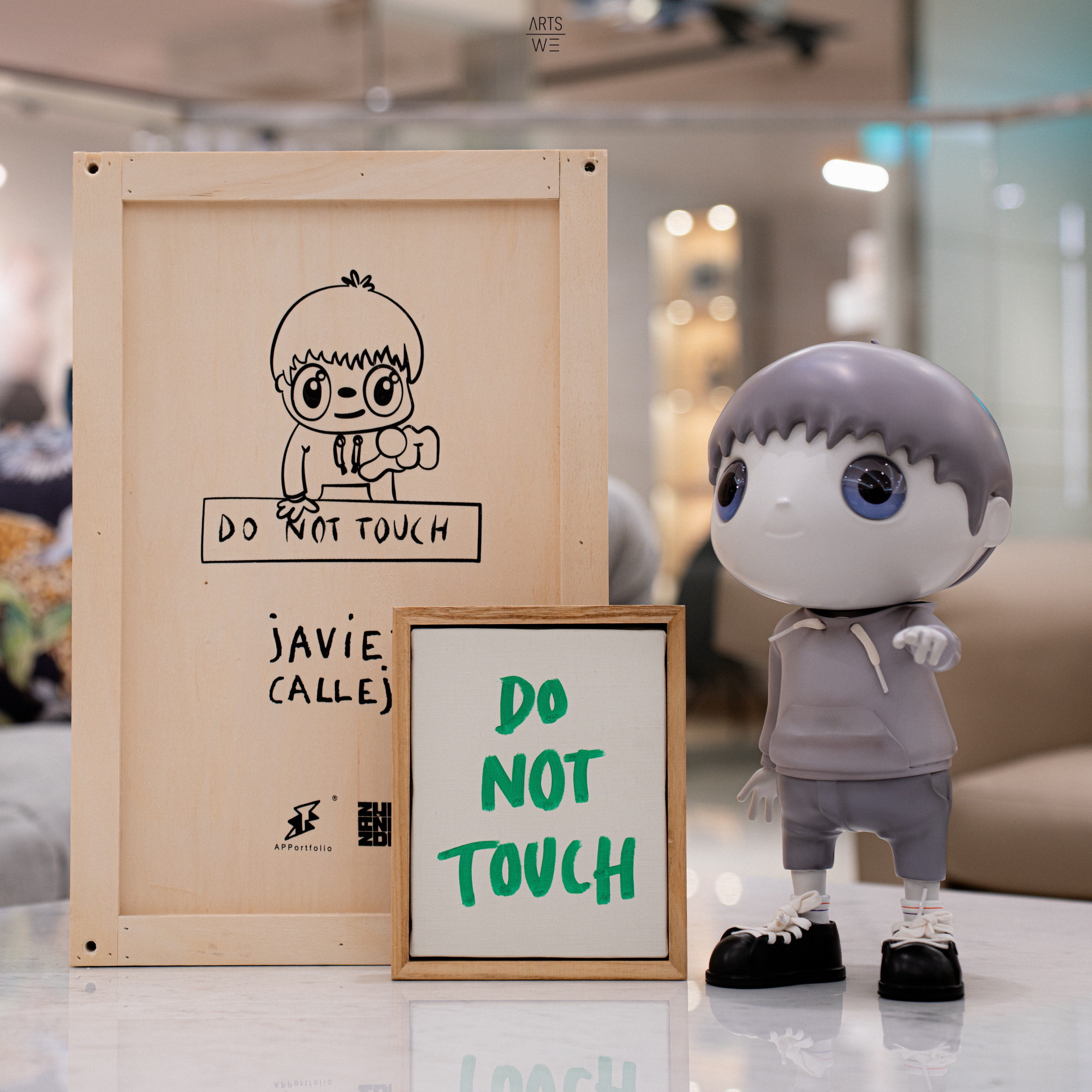 哈維爾．卡勒加 Javier Calleja - Do Not Touch (Grey)