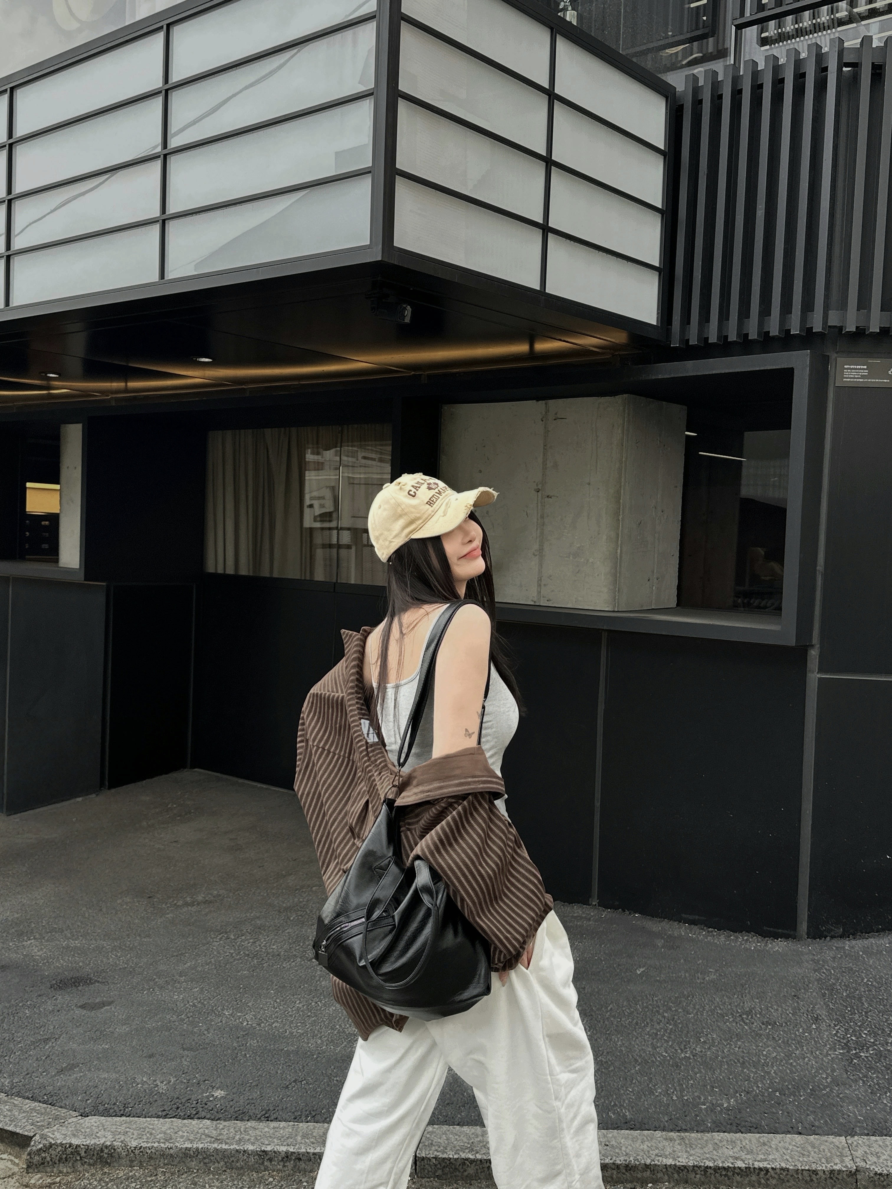 【現貨】K17 自在鬆弛感 蜜絨直條襯衫 (咖)