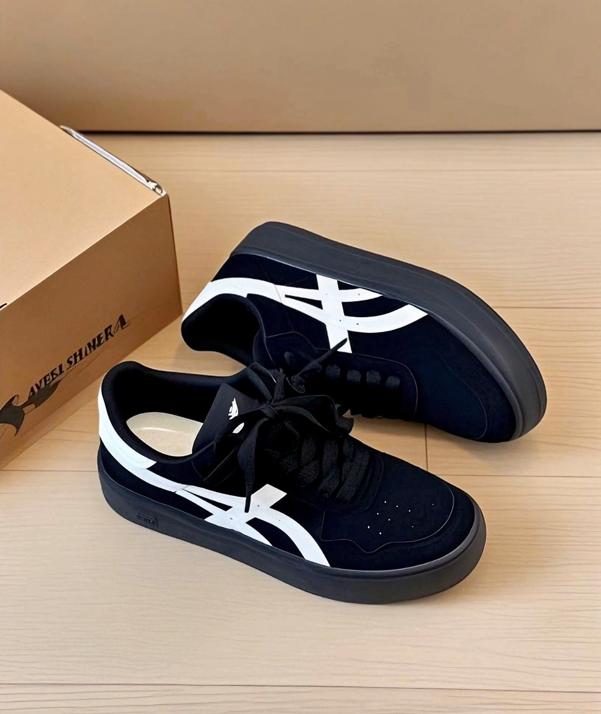 Asics Japan L Pro 黑色防滑保暖低幫板鞋（男女同款）