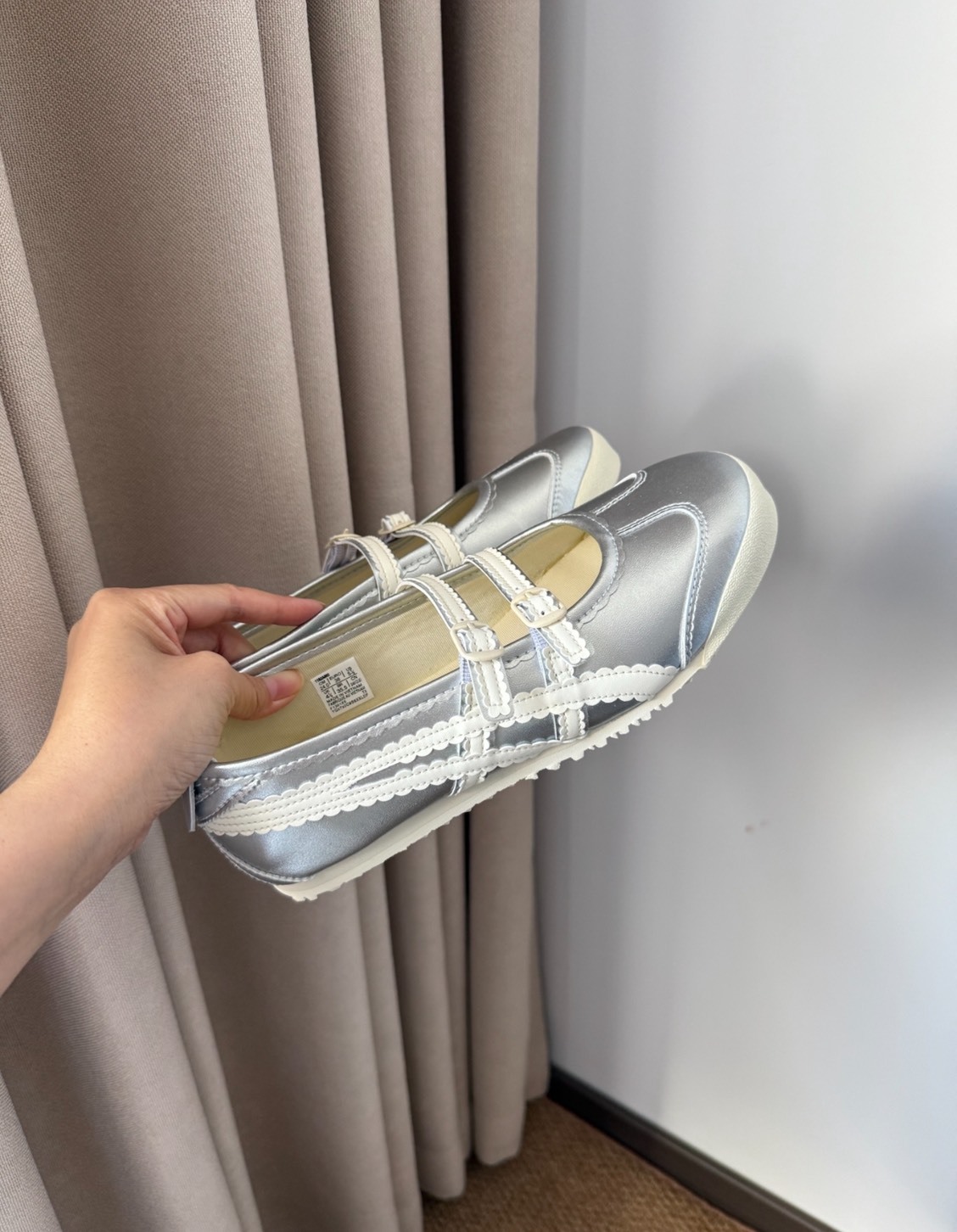 Onitsuka Tiger MEXICO 66 TGRS 銀色低幫休閒鞋（女款）