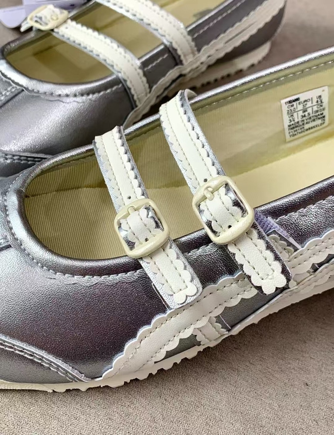 Onitsuka Tiger MEXICO 66 TGRS 銀色低幫休閒鞋（女款）