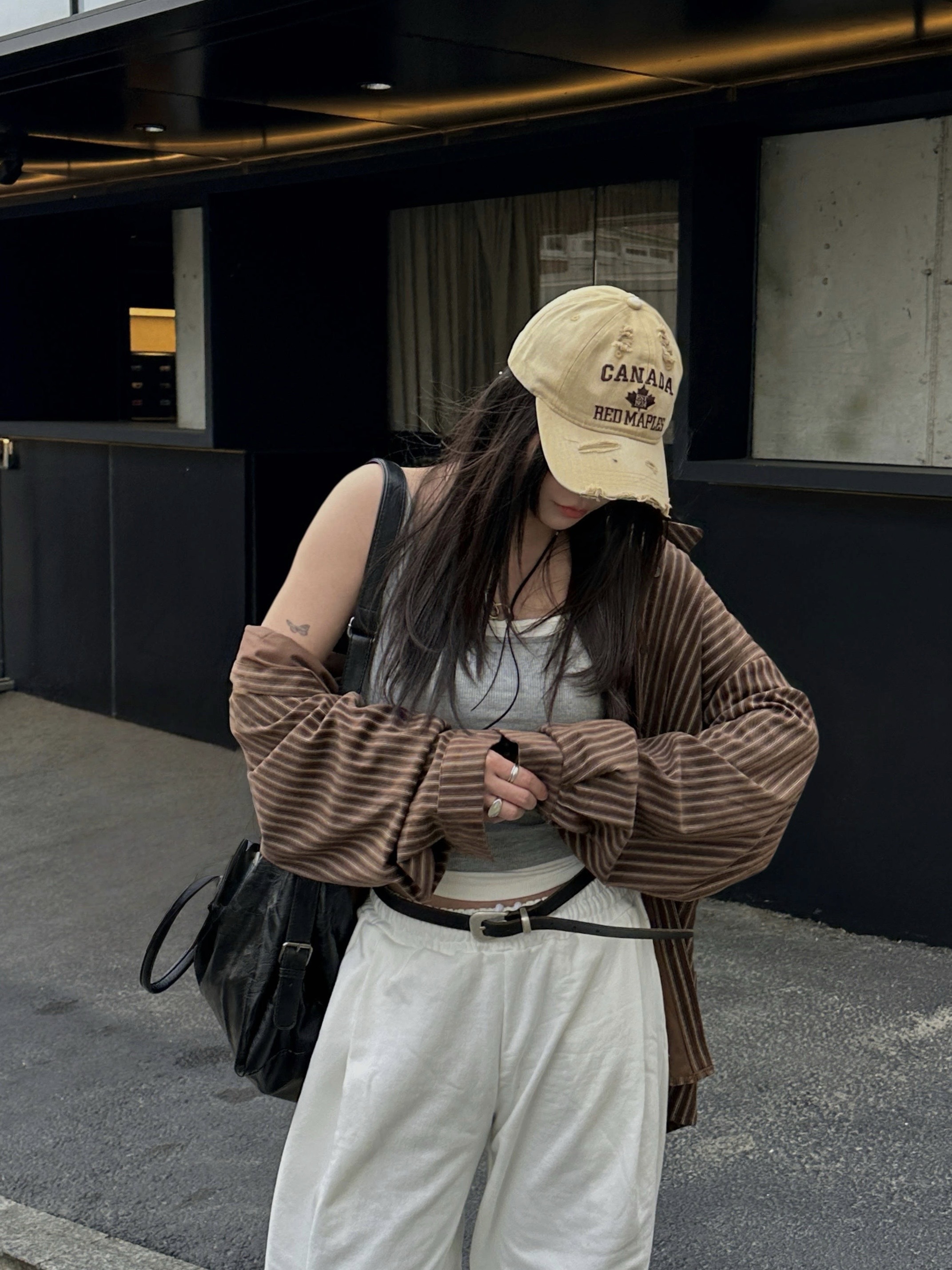 【現貨】K17 自在鬆弛感 蜜絨直條襯衫 (咖)