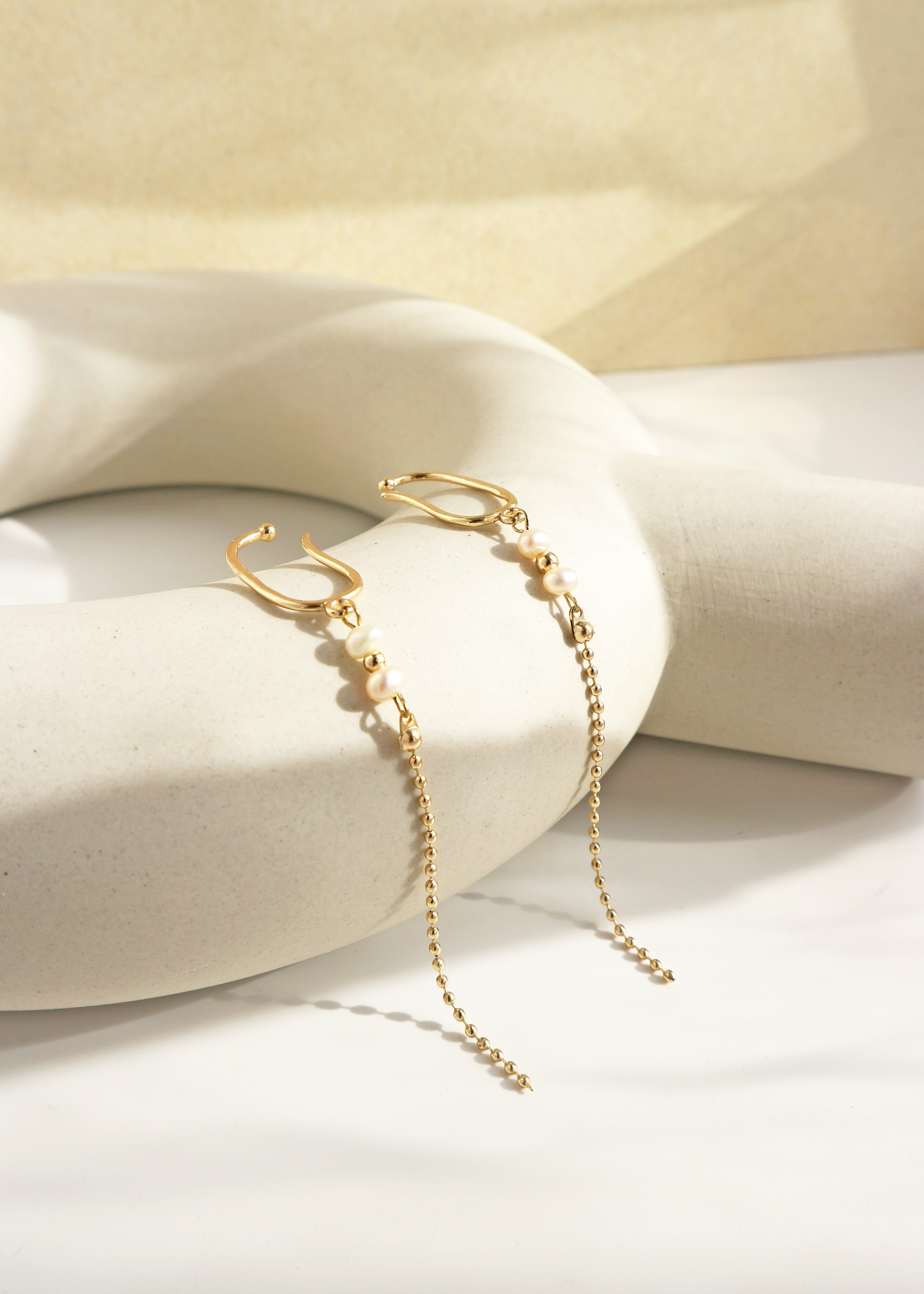 Thetis 珍珠耳掛式耳環