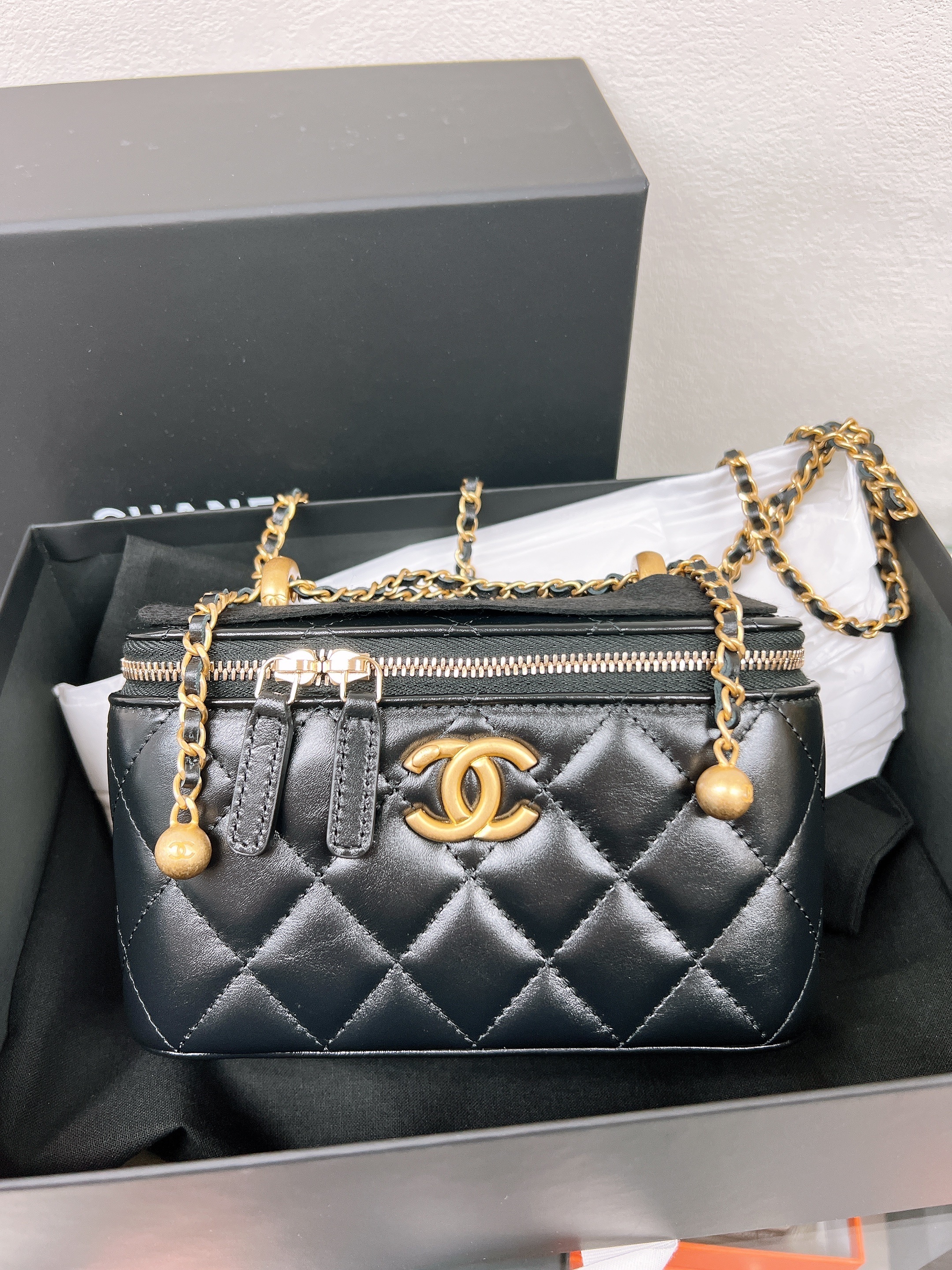 *Brand New* Chanel 25s vanity 雙金珠 (black/GHW)