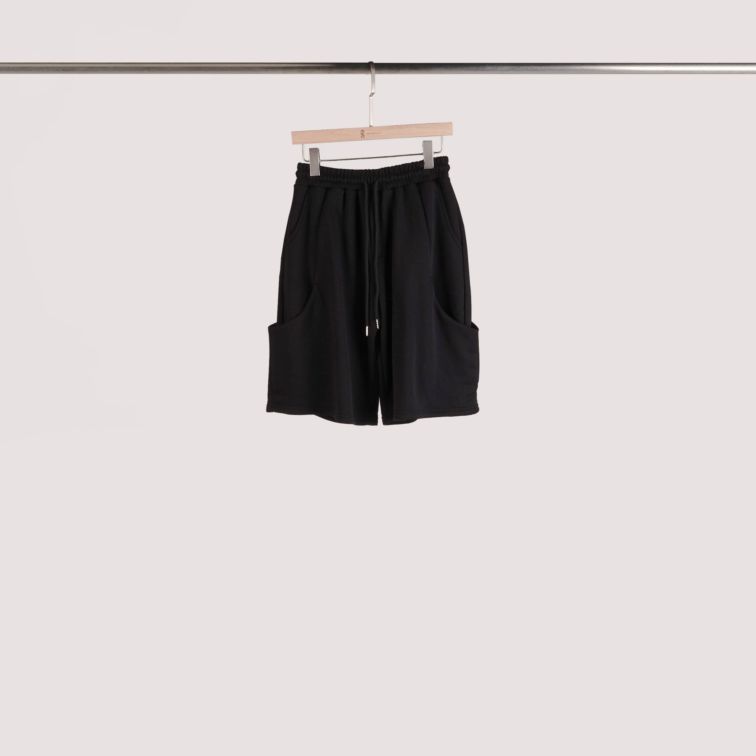 有弧度口袋抽繩棉短褲 | 就是黑