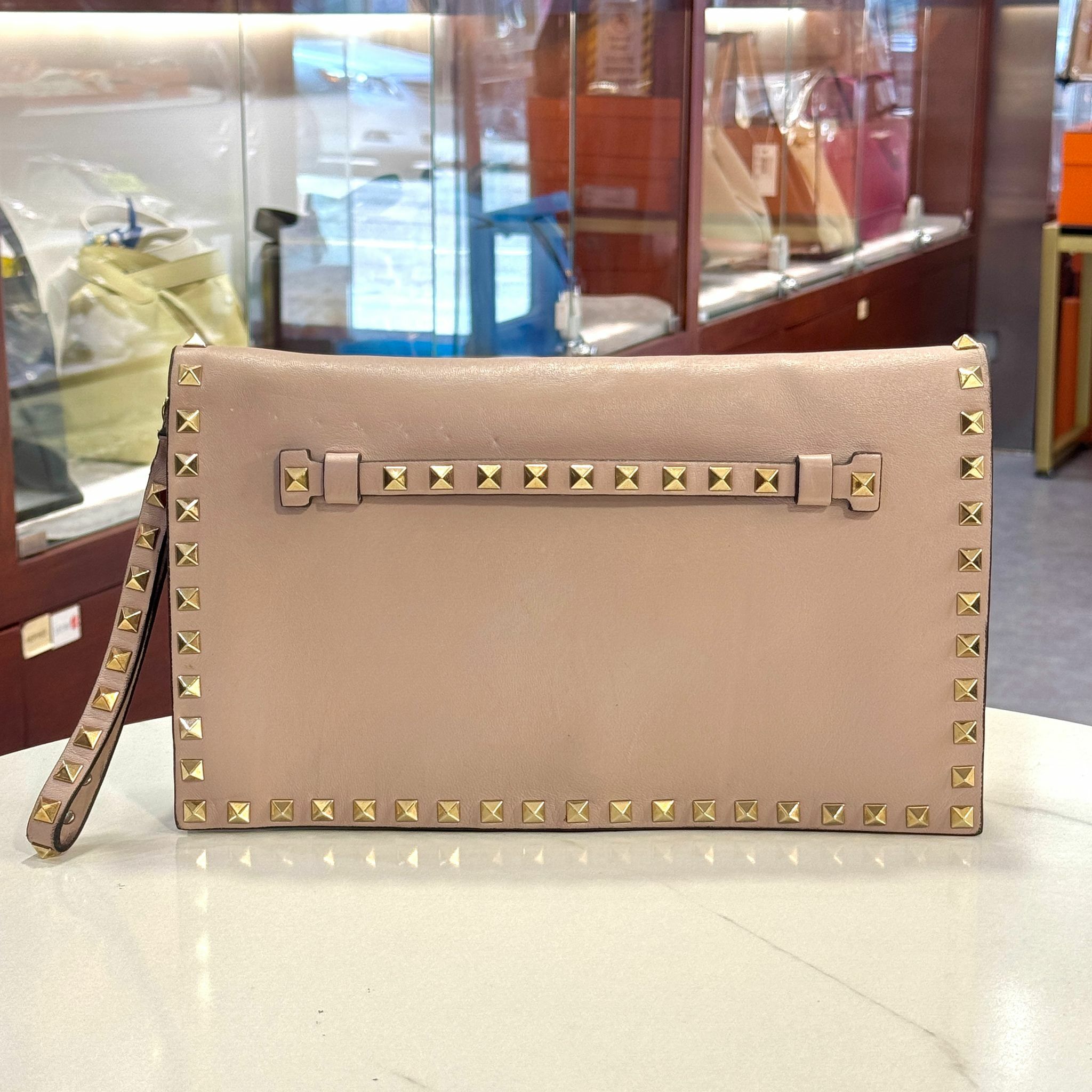 90%NEW二手VALENTINO手拿包 粉色牛皮 窩釘款 #香榭站正品