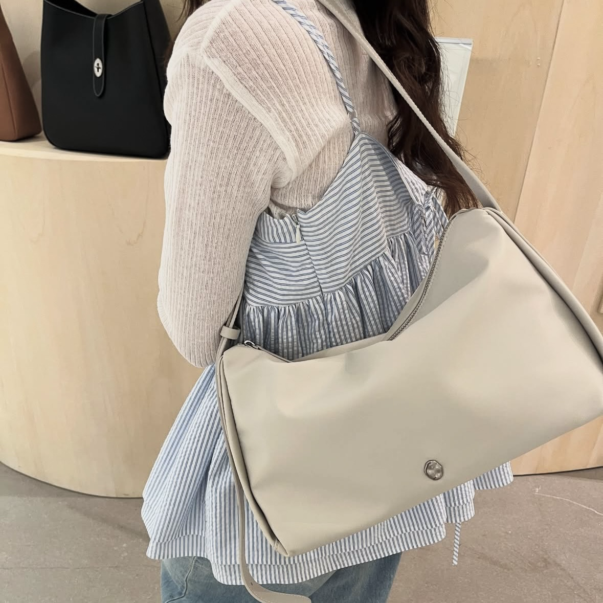 <韓國代購>  OSTKAKA SOFT SHOULDER BAG