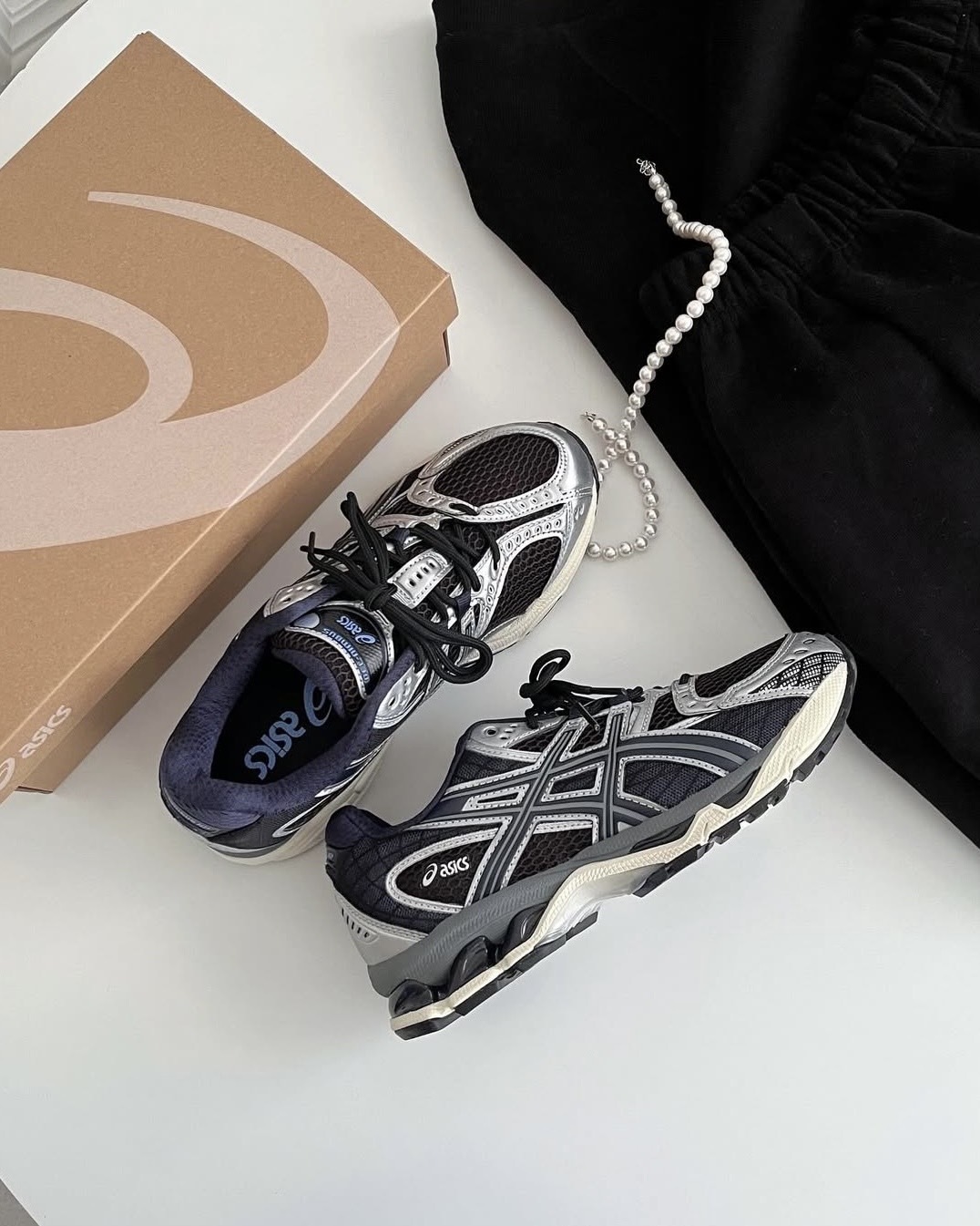 <奇蹟降價>Asics Gel-Nimbus 10.1 復古底 銀黑色