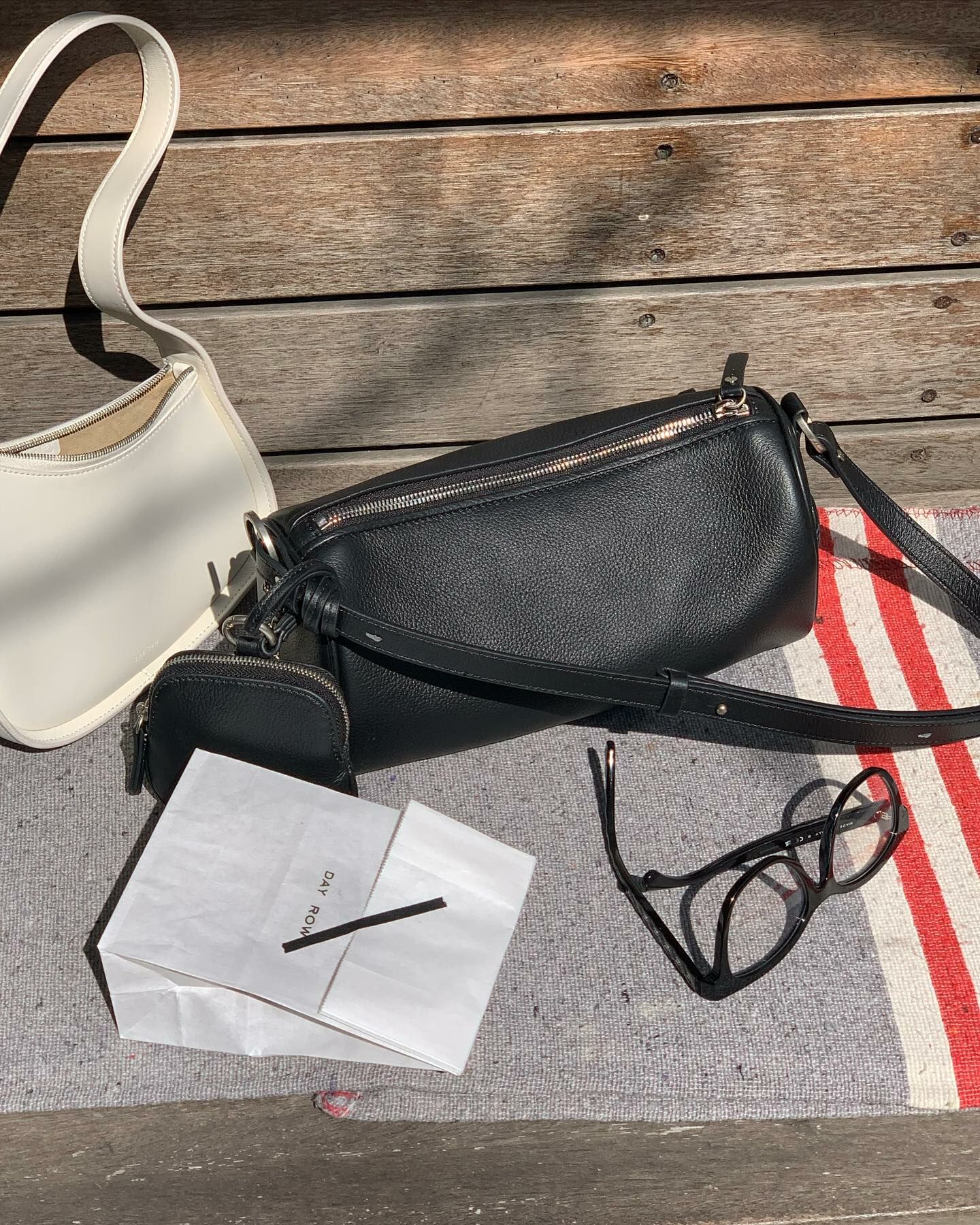 ●大人気【DEMERIEL】Basset Round Bag Nano ★送料・関税込★ Demeriel Basset Round Bag