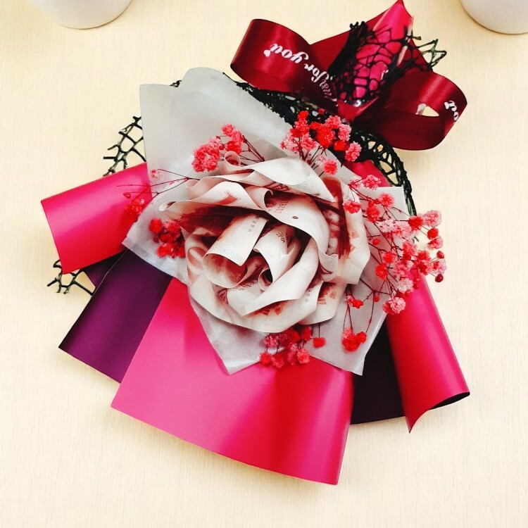紅色玫瑰6張鈔票花束,有錢花束,Red single rose bouquet of  6 banknotes, money bouquet