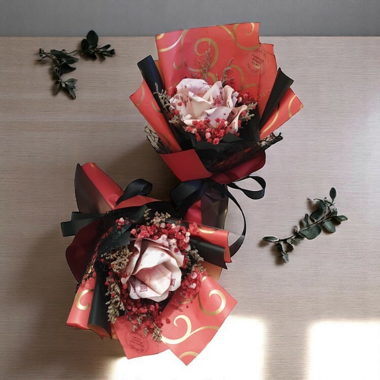 紅色單朵玫瑰3張6張鈔票花束,有錢花束,Red single rose bouquet of 3 and 6 banknotes, money bouquet