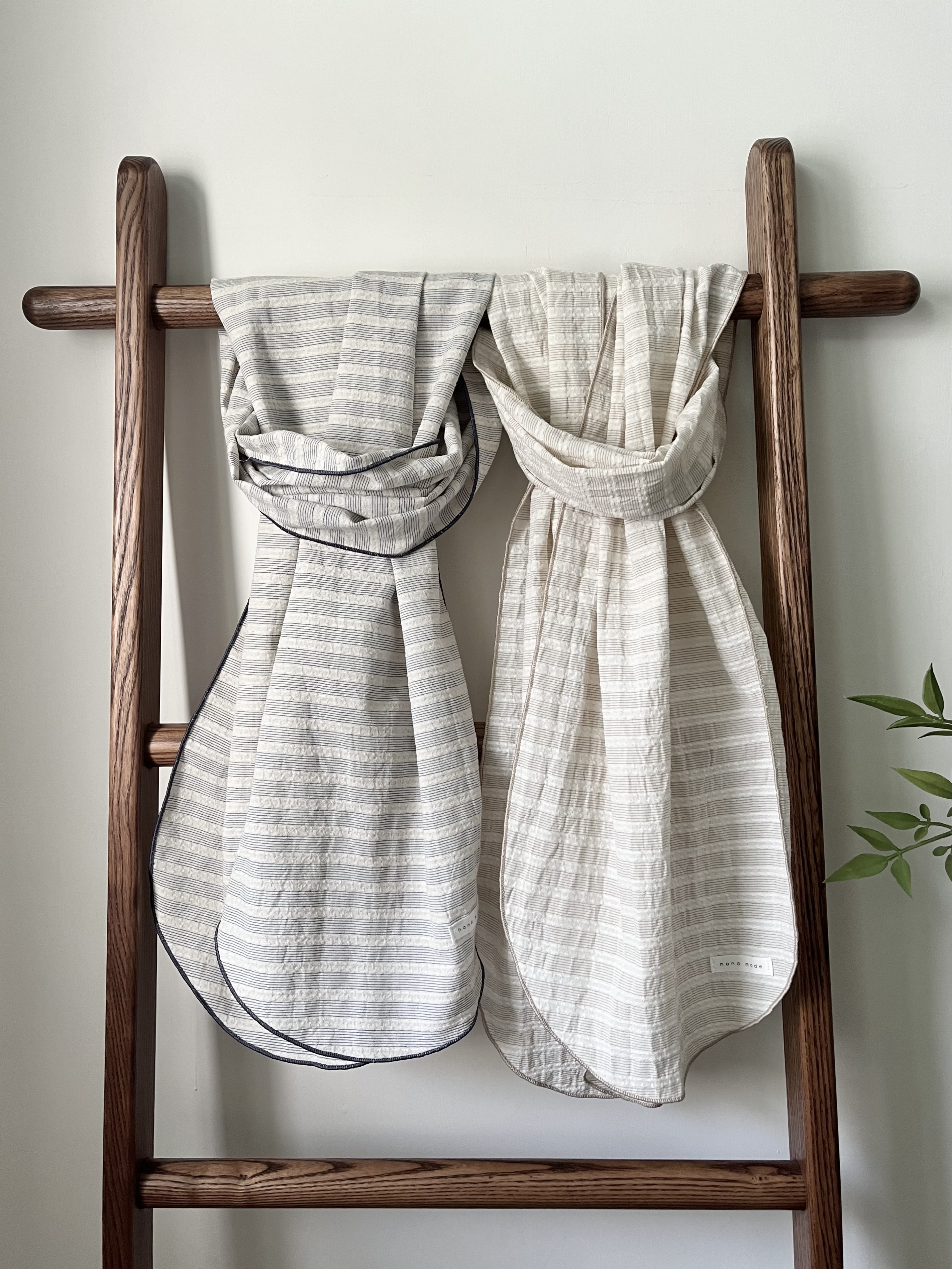 🌿圓腳 橫間薄頸巾。