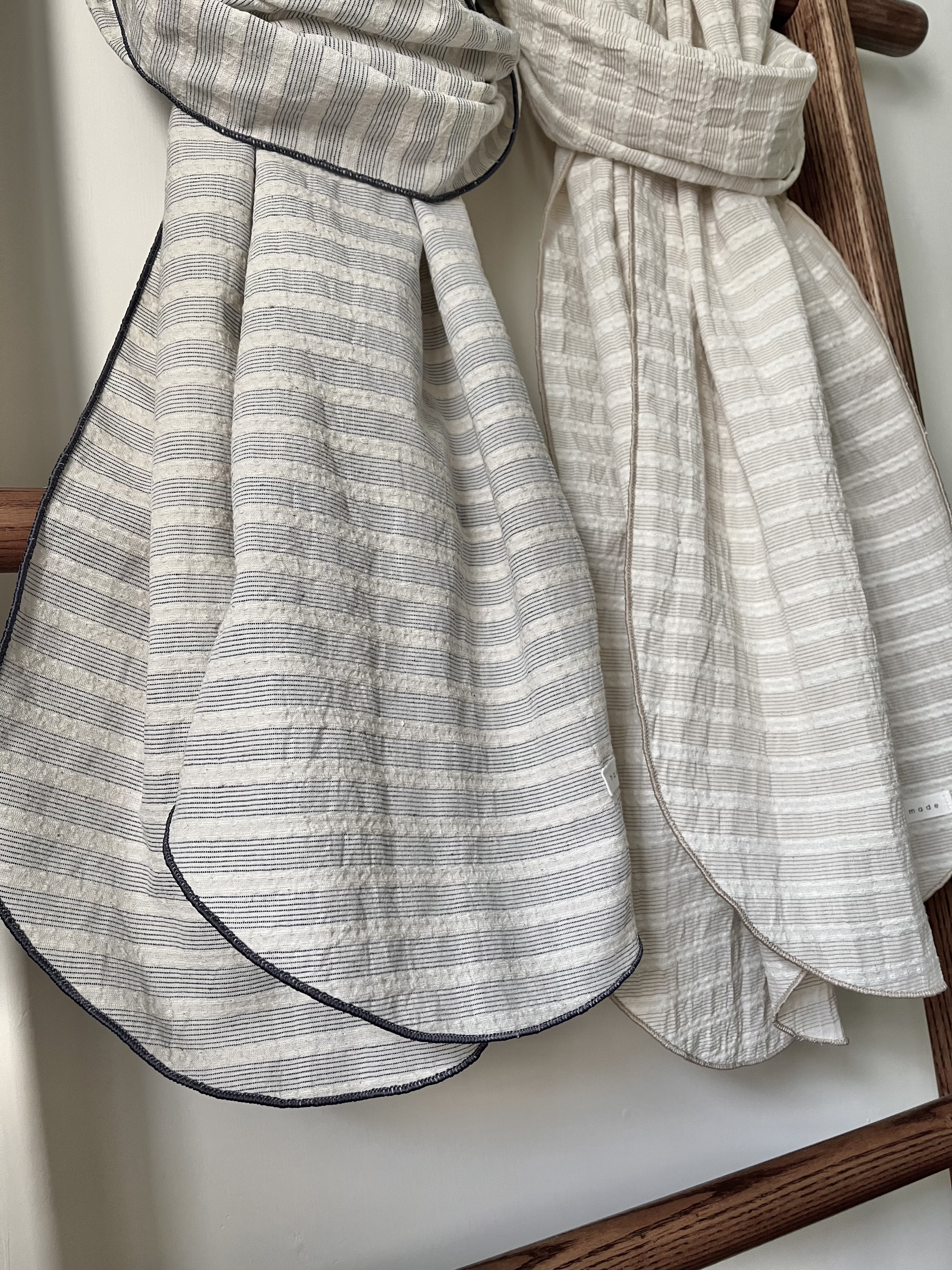 🌿圓腳 橫間薄頸巾。