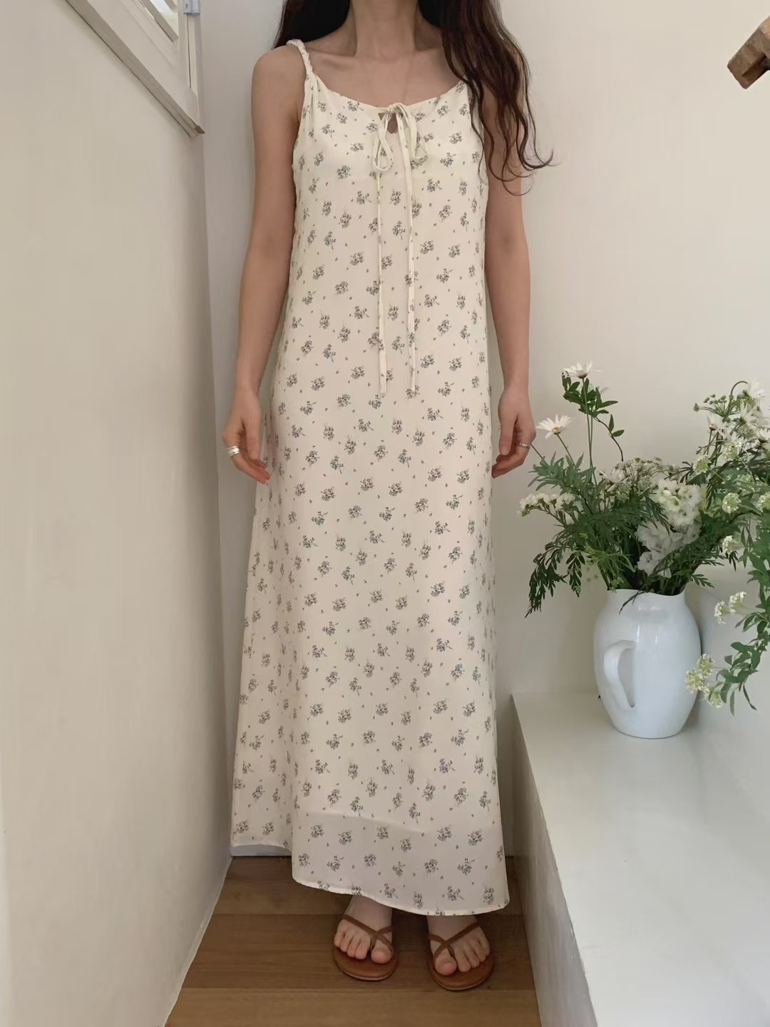 #228N418 淡顏系，點點花束扭扭吊帶長裙