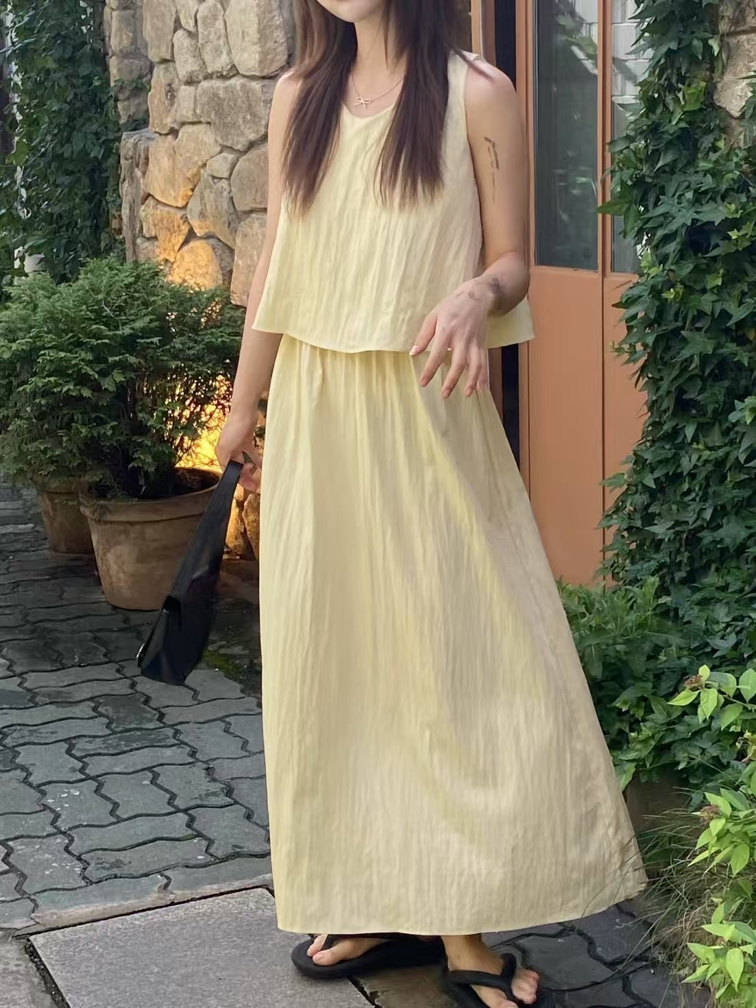 #228N419 極簡帶甜，素色套裝感背心長裙