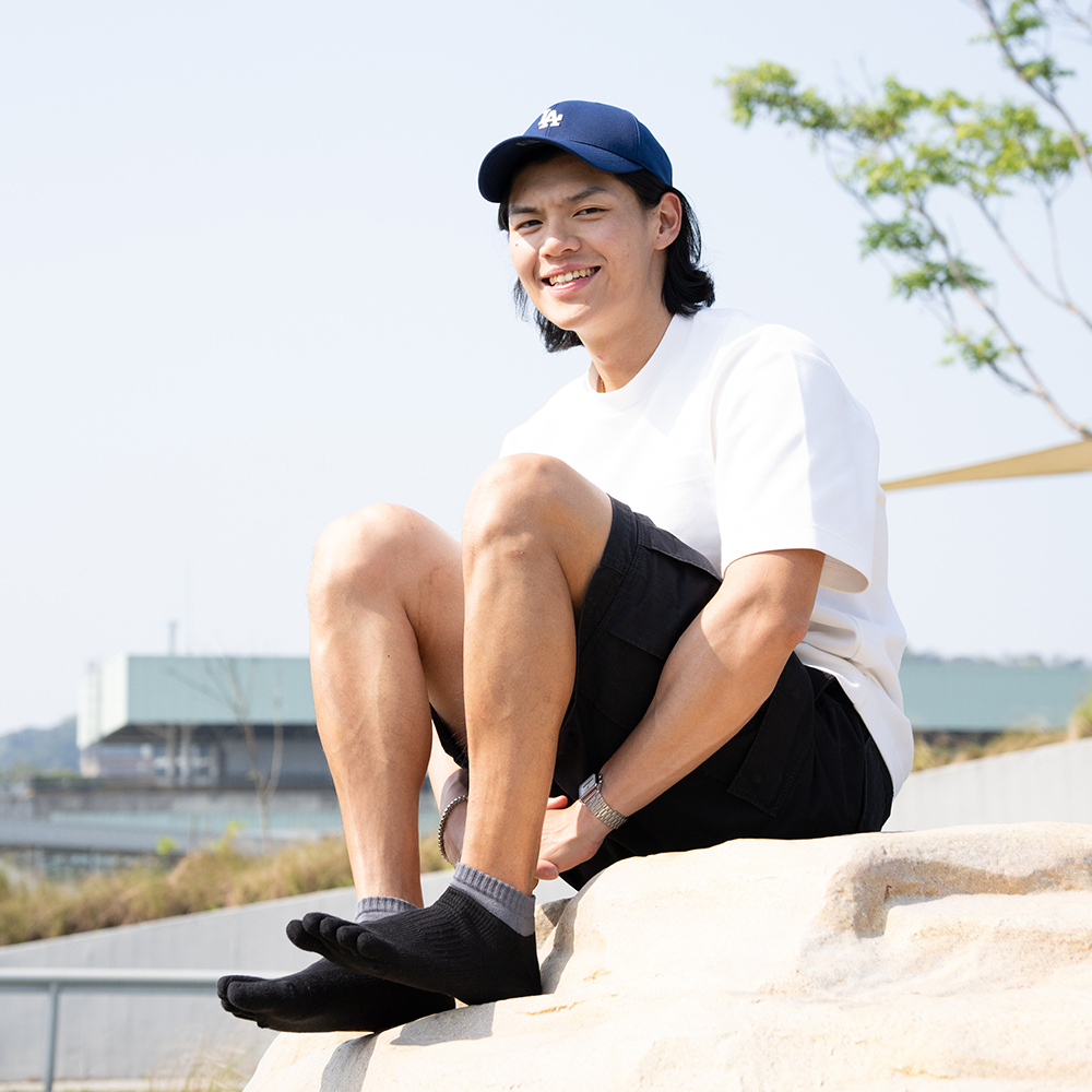 《日和ひより》立體足間五趾襪-曜黑灰-船型-L〈除臭/厚底〉