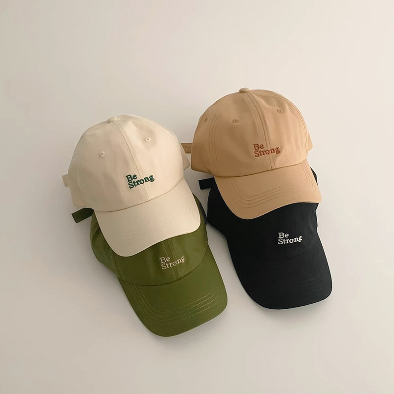 極簡字母 鴨舌帽